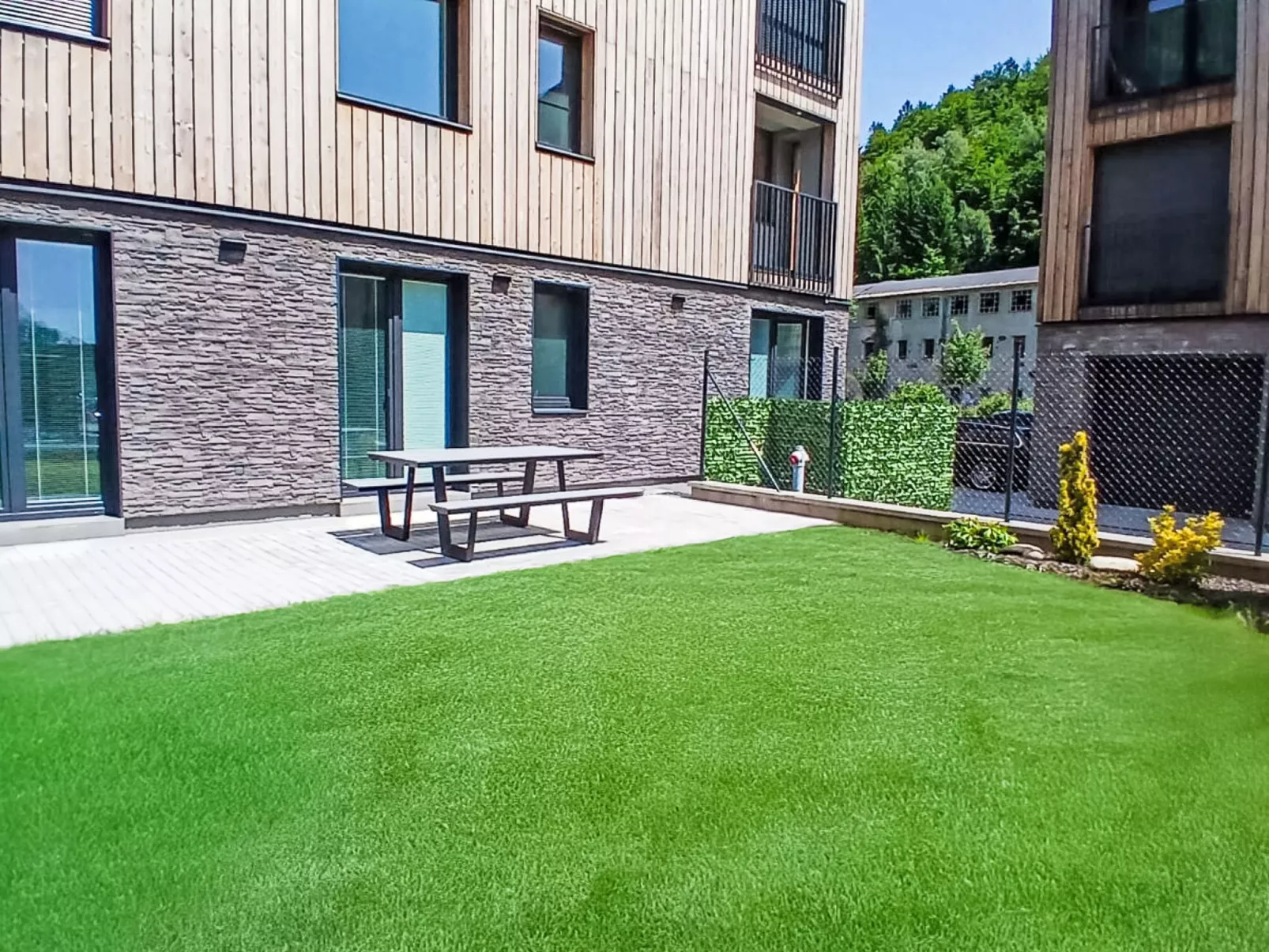 Chic Mountain Terrace Lounge-Outside