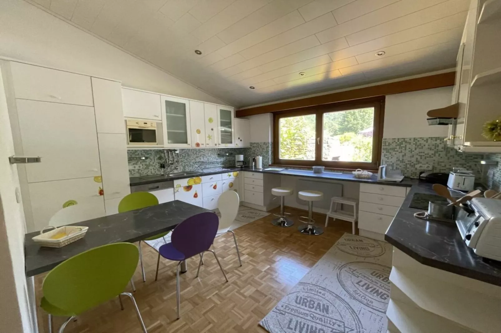 480011-Kitchen