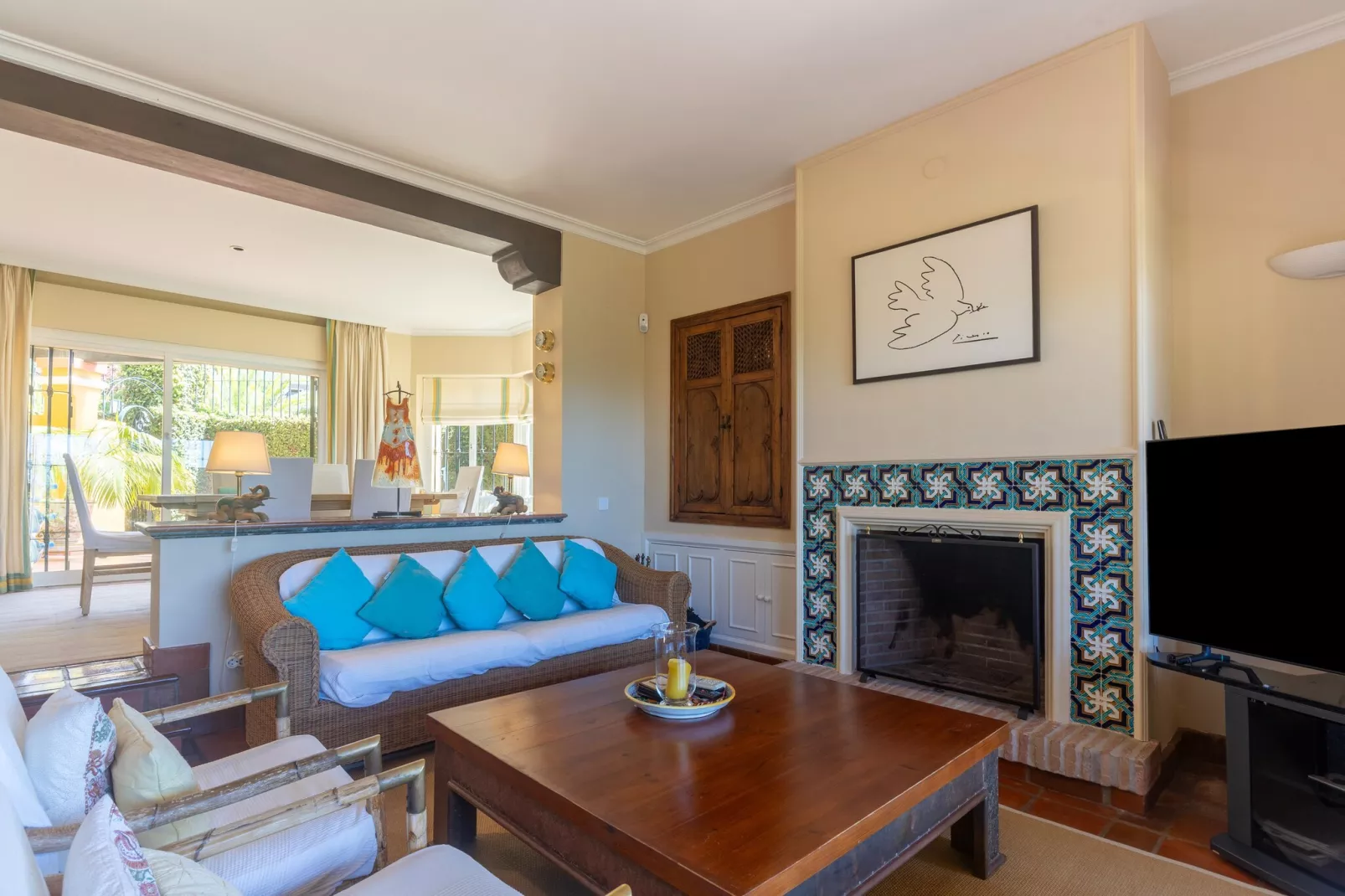 Casa Amarilla-Living room