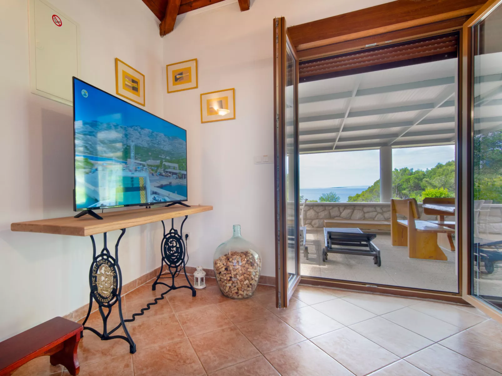 Dundo House-Inside