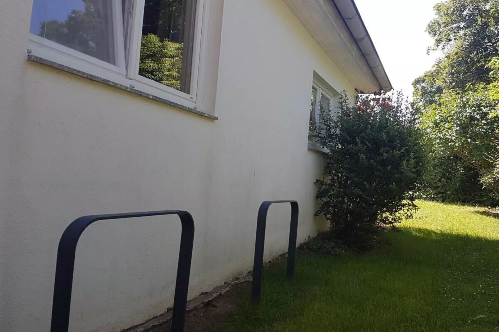 453495-Exterior in summer