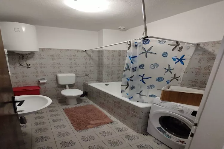 Apartment Angelina - Three Bedroom Apartment with Balcony and Sea View-Bathroom