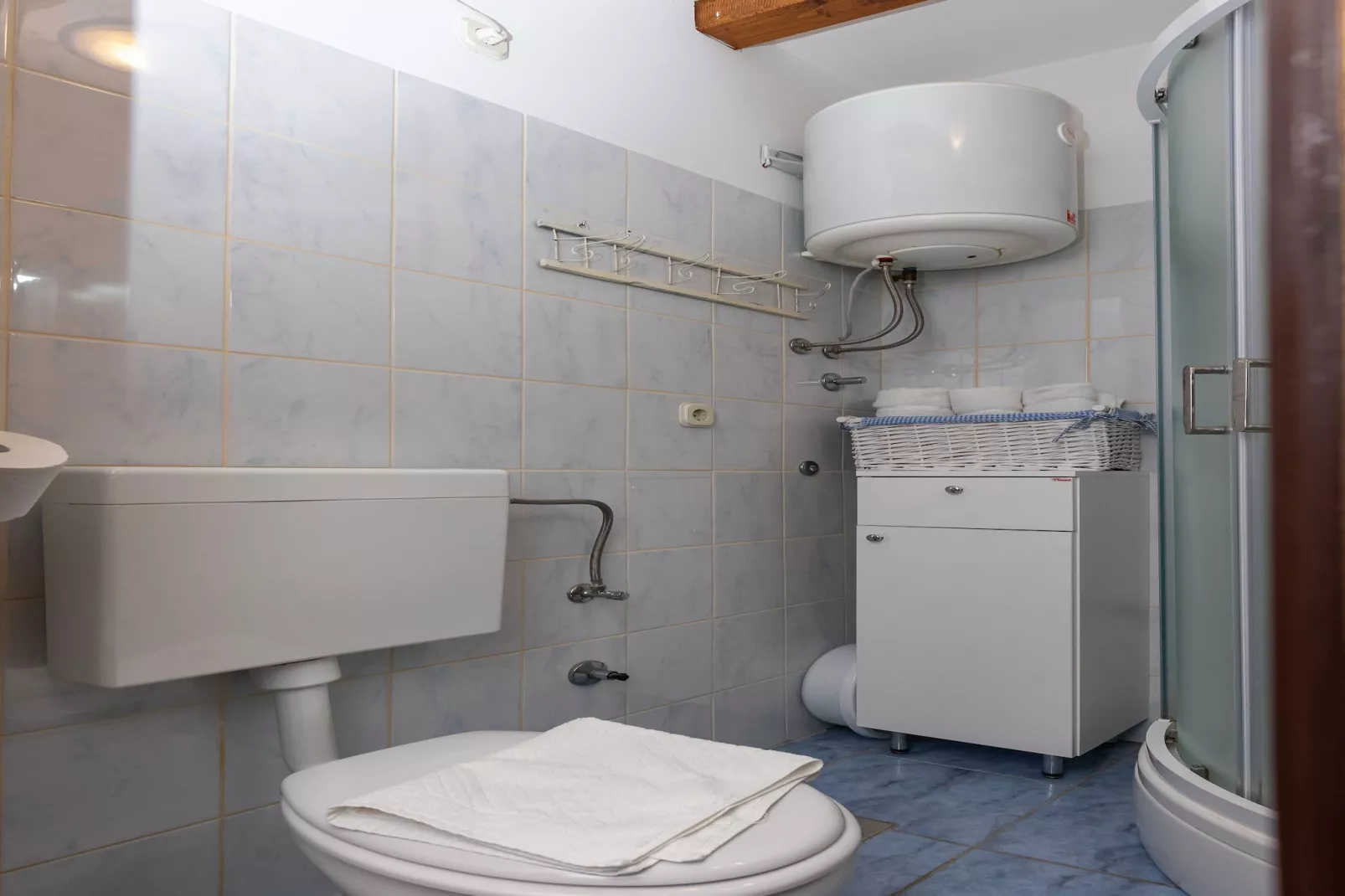 Apartment Taura -  Studio Apartment with Balcony and Old City View-Badezimmer