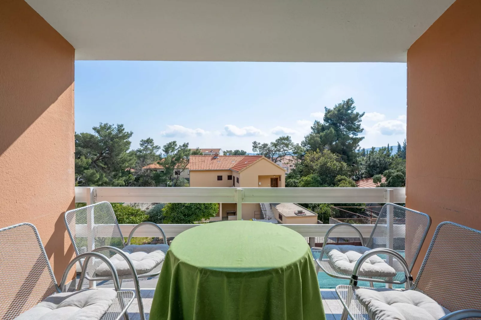 LaidBack Apartments - Comfort One Bedroom Apartment with Balcony and Sea View (Green)-Terrasse