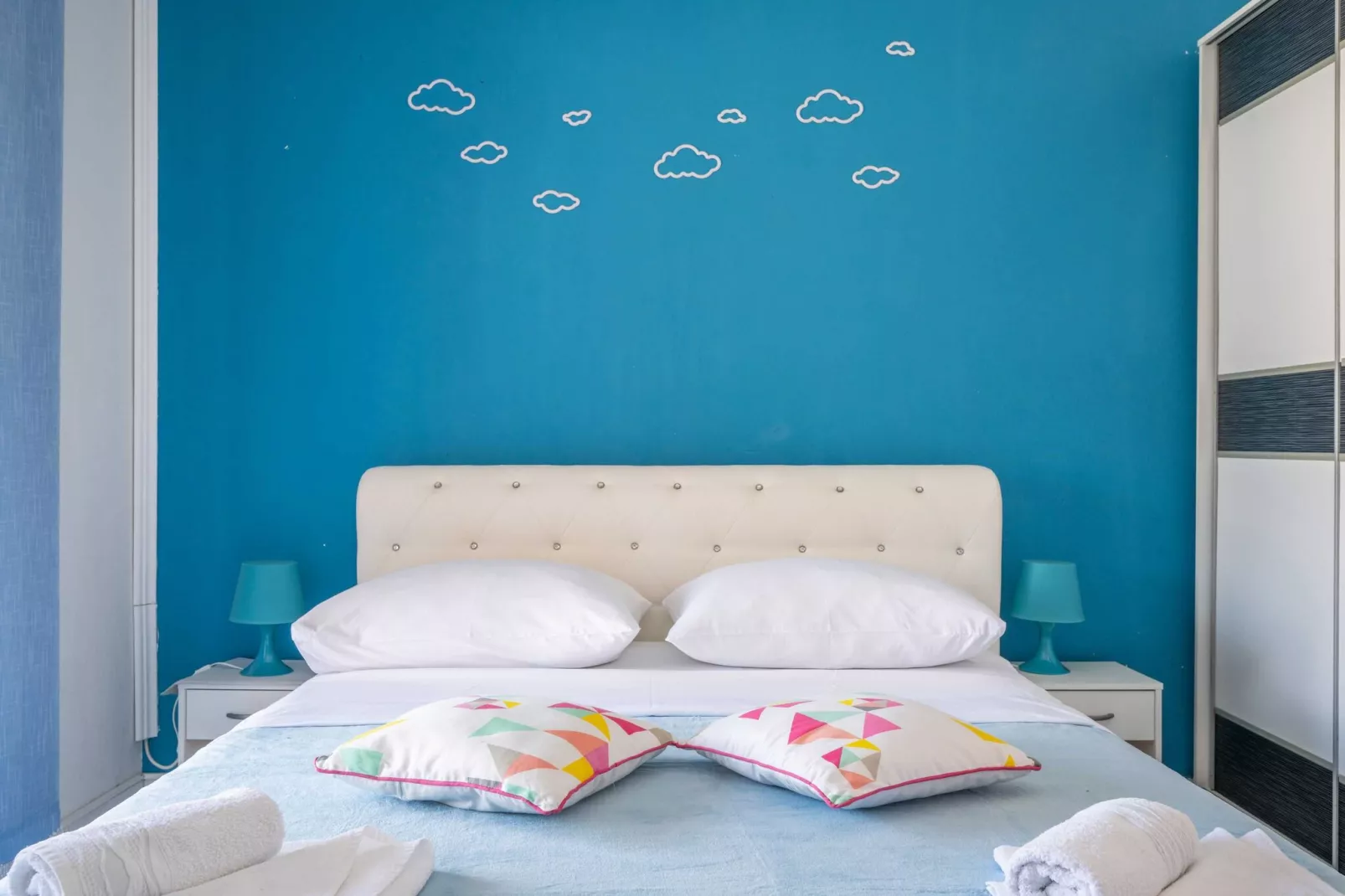 LaidBack Apartments - Standard One Bedroom Apartment with Balcony and Sea View (Azur)-Chambre