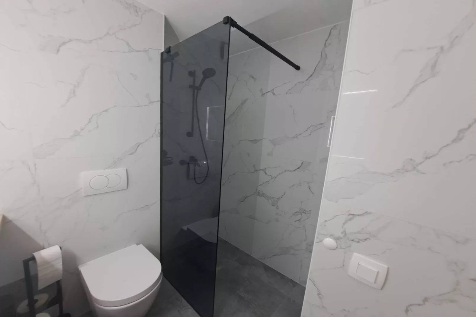 Apartment Precious View - One Bedroom Apartment with Sea View and City View-Badezimmer