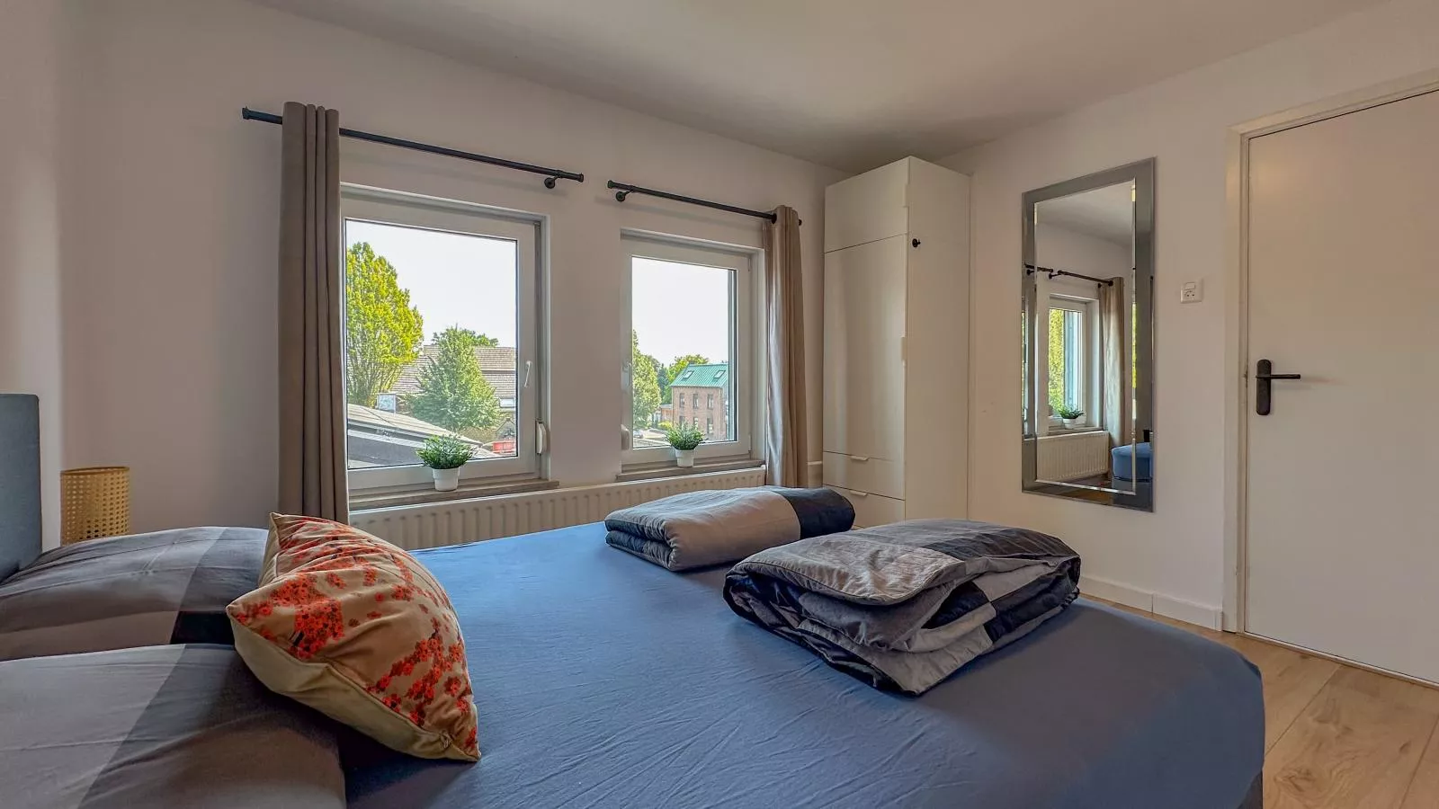 Zicht op Valkenburg-Bedroom