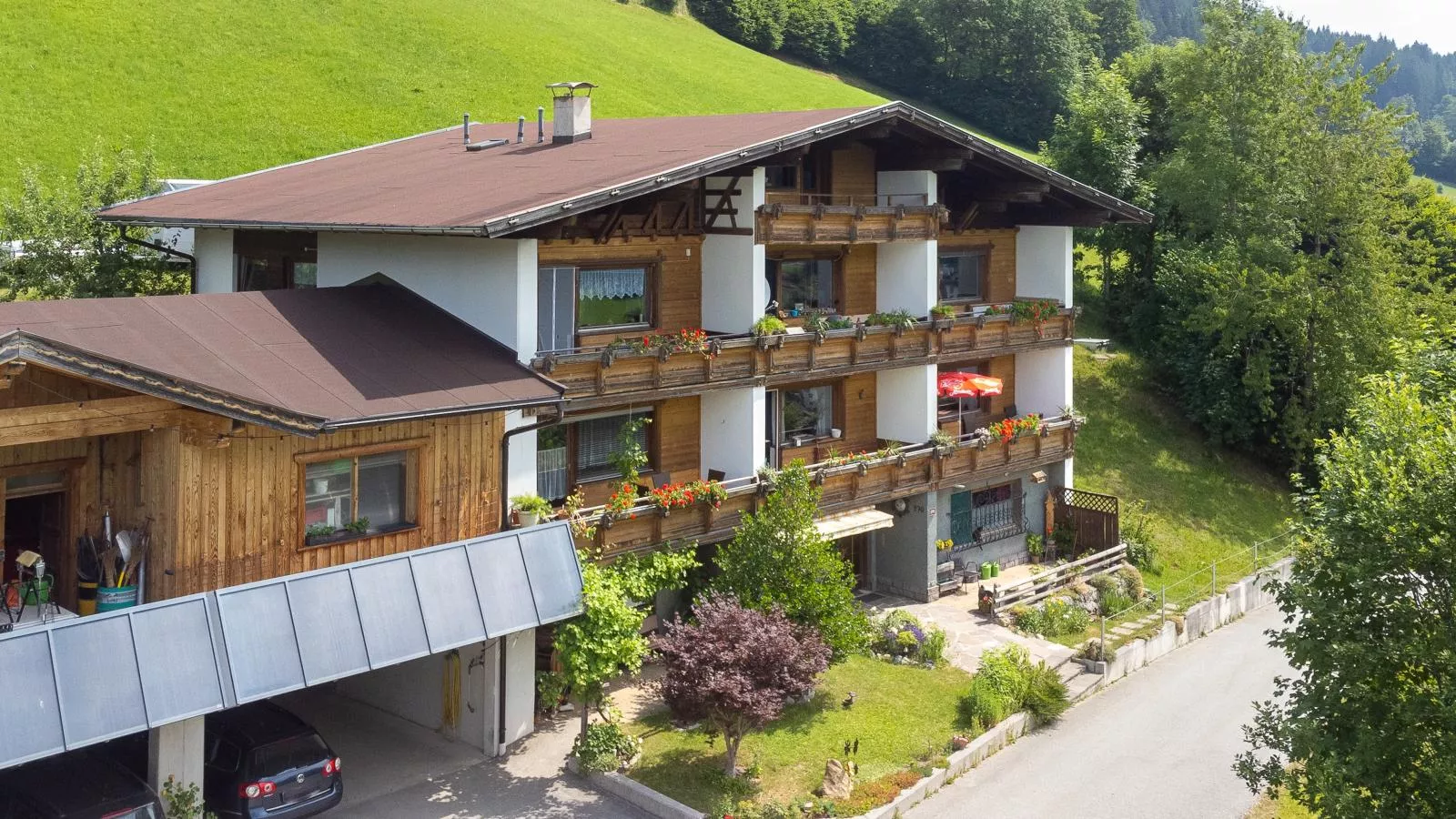 Zaustoi-Exterior in summer