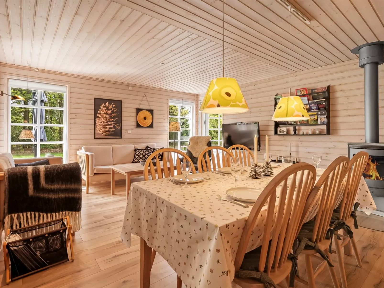 "Iorund" - 9km from the sea-Inside