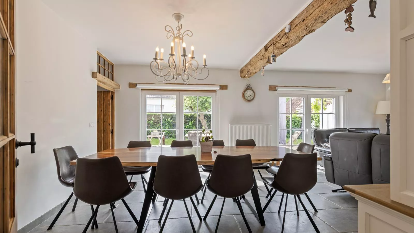Niels-Dining room