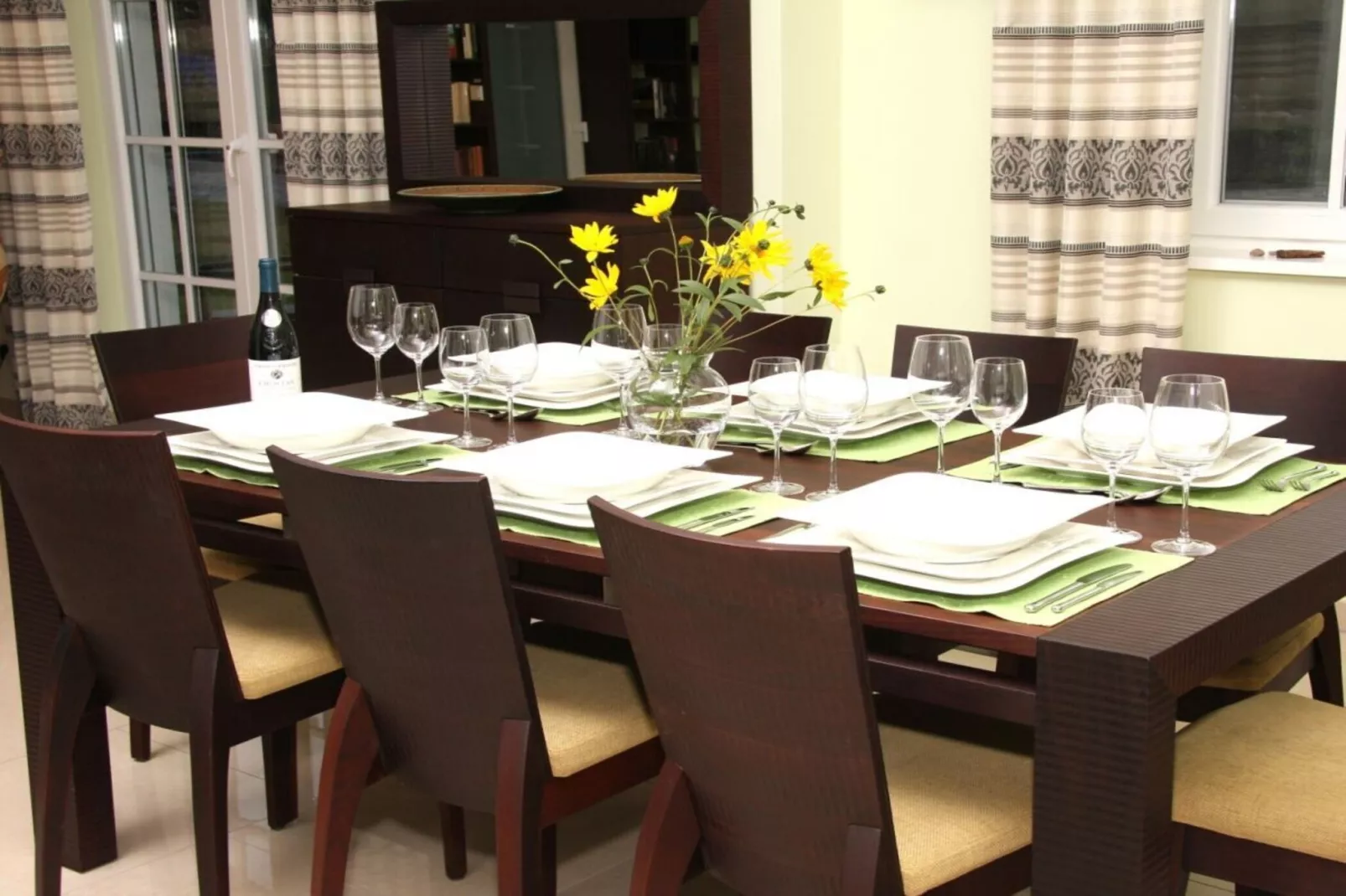 404321-Dining room
