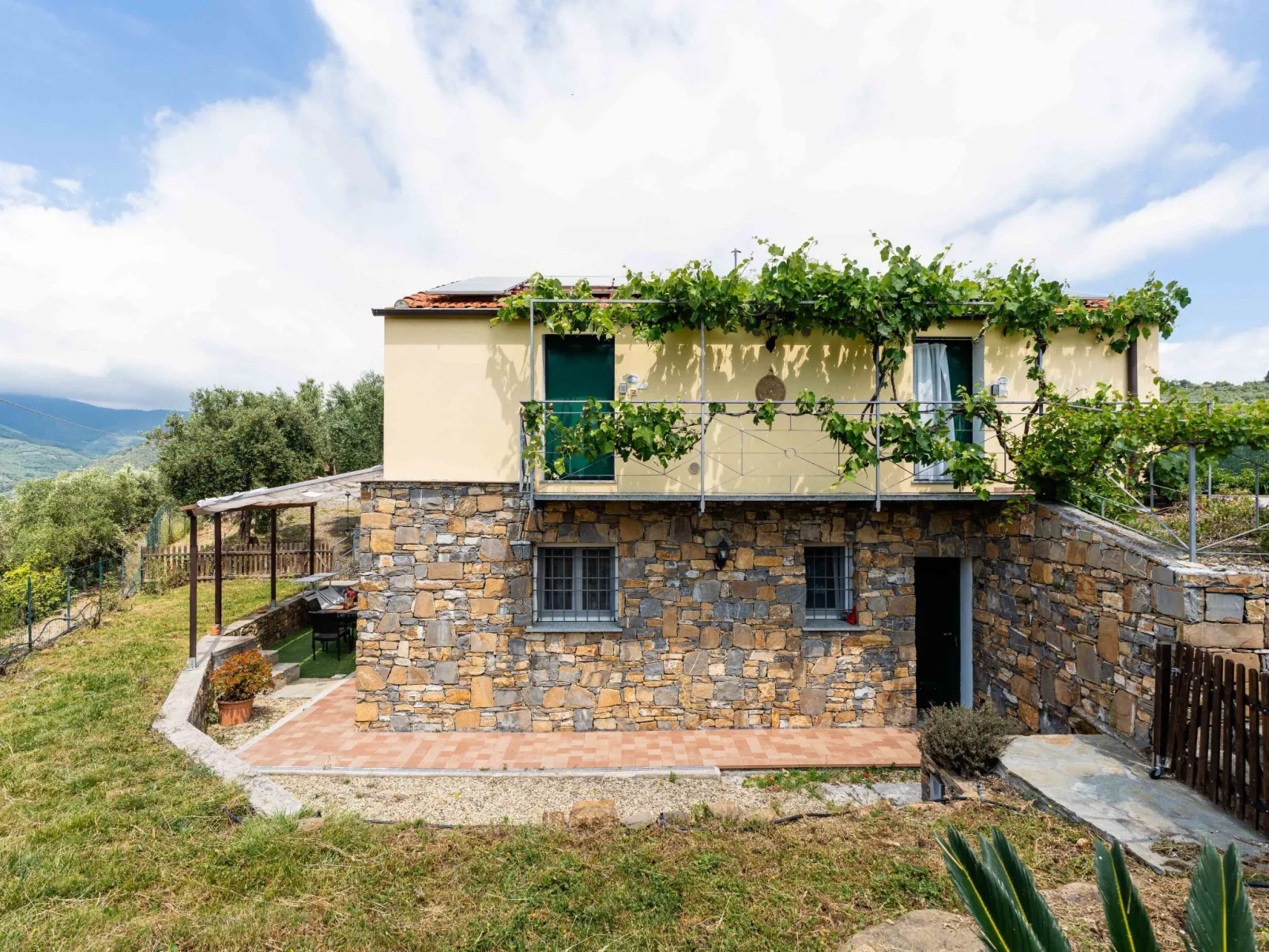 Olive Lodge-Draußen