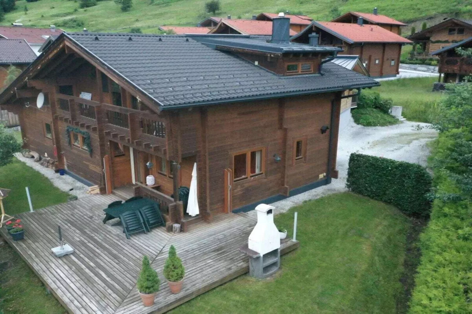 38660-Exterior in summer