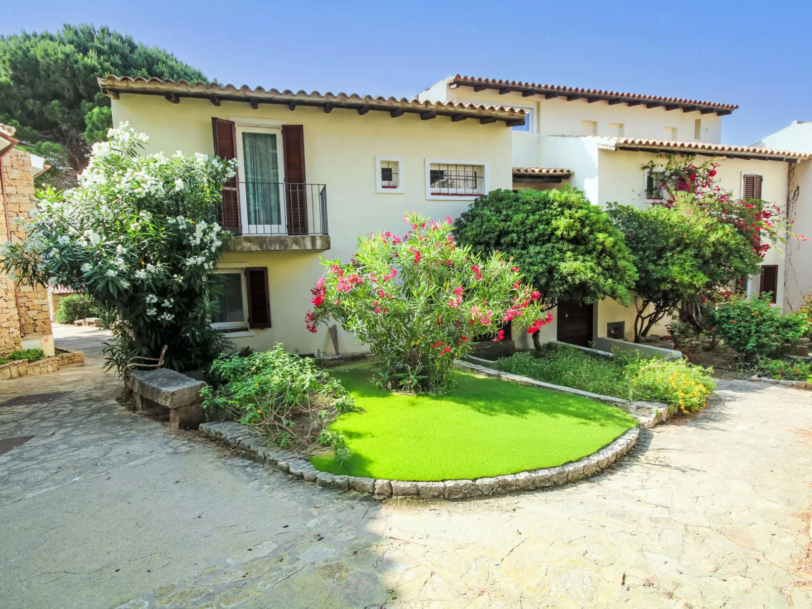 San Pantaleo-Outside