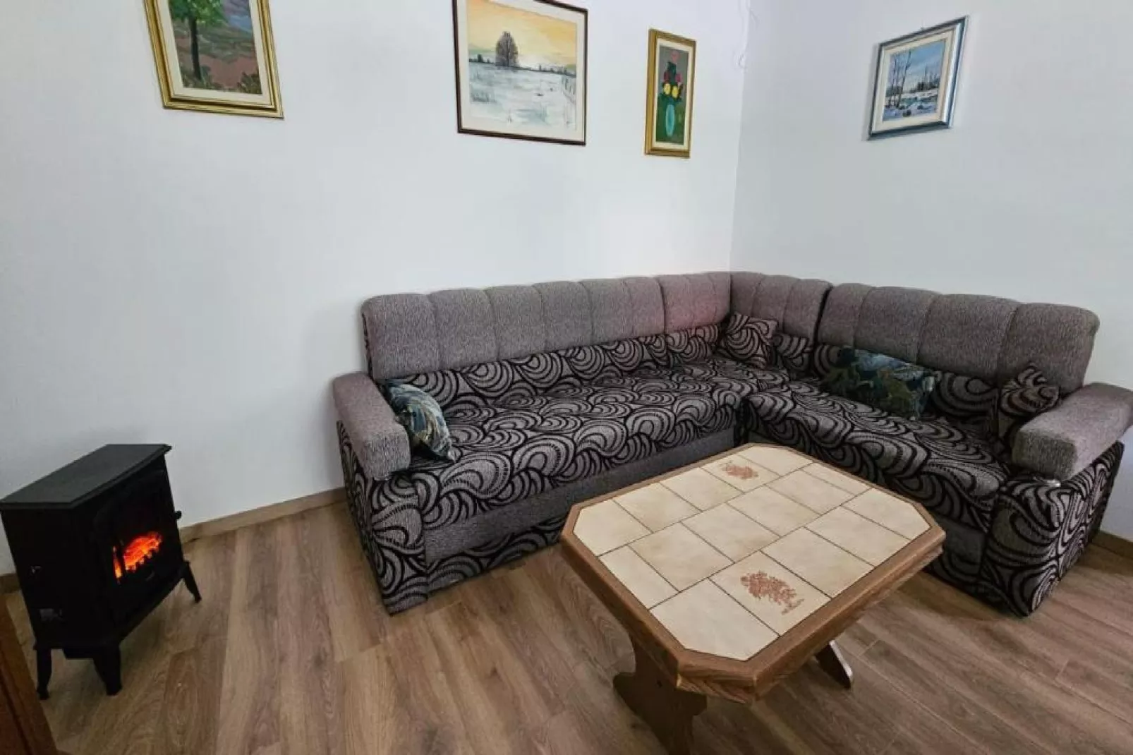 Apartment Gracac - Two Bedroom Apartment with Terrace