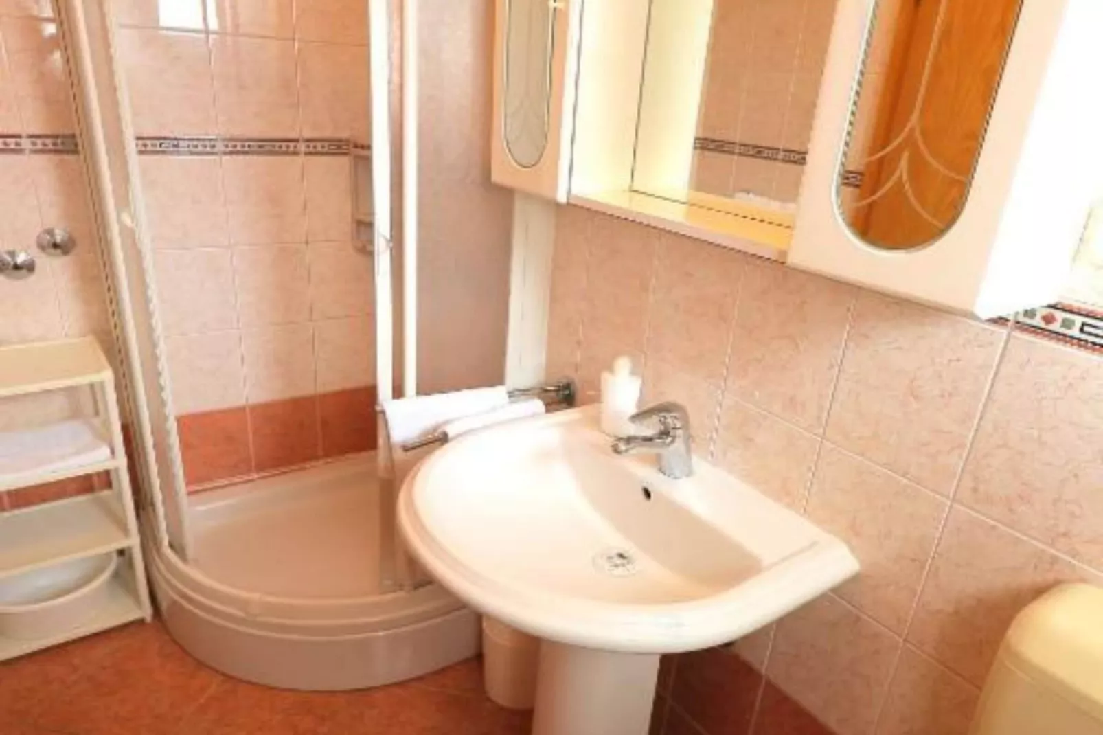 Apartments Trogrlić - Two-Bedroom Apartment with Balcony and Sea View