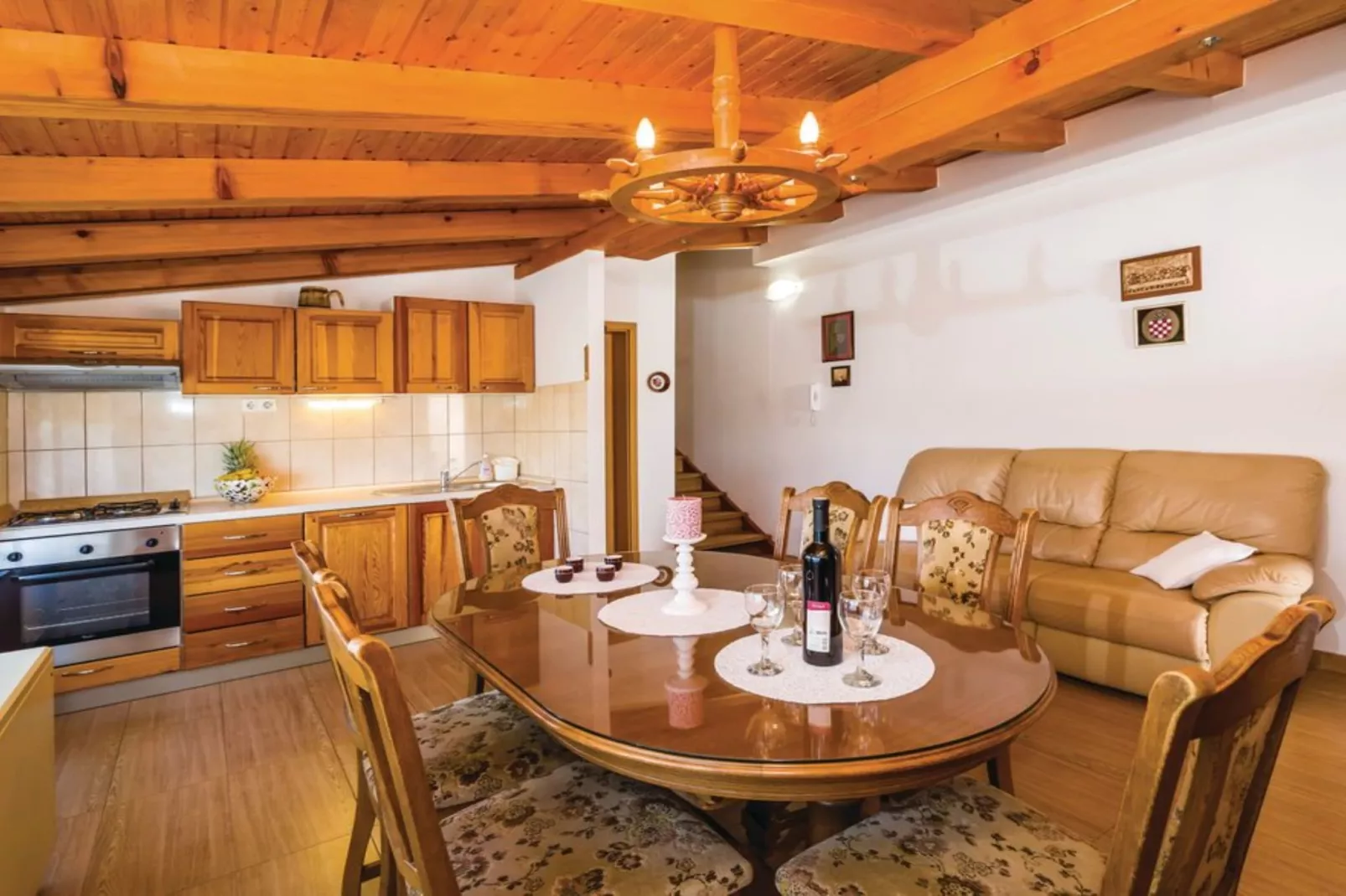 Holiday Home Villa Ksenija - Six Bedroom Holiday Home with Pool