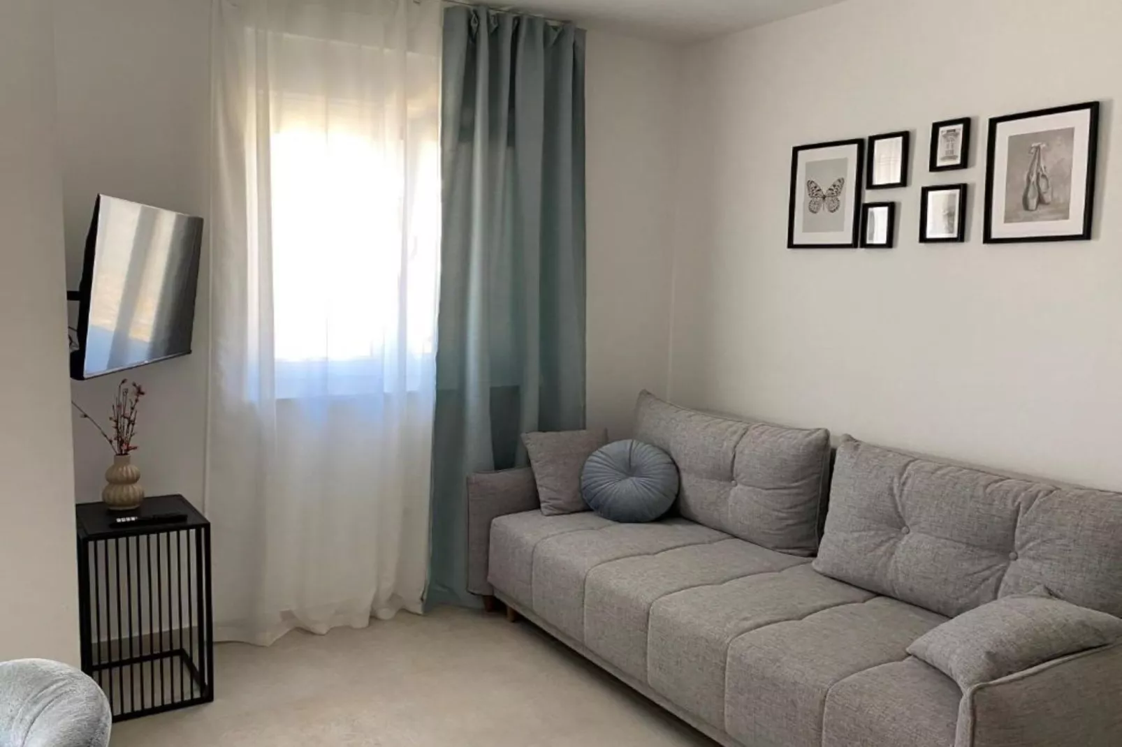 One Bedroom Apartment with  Balcony and City View