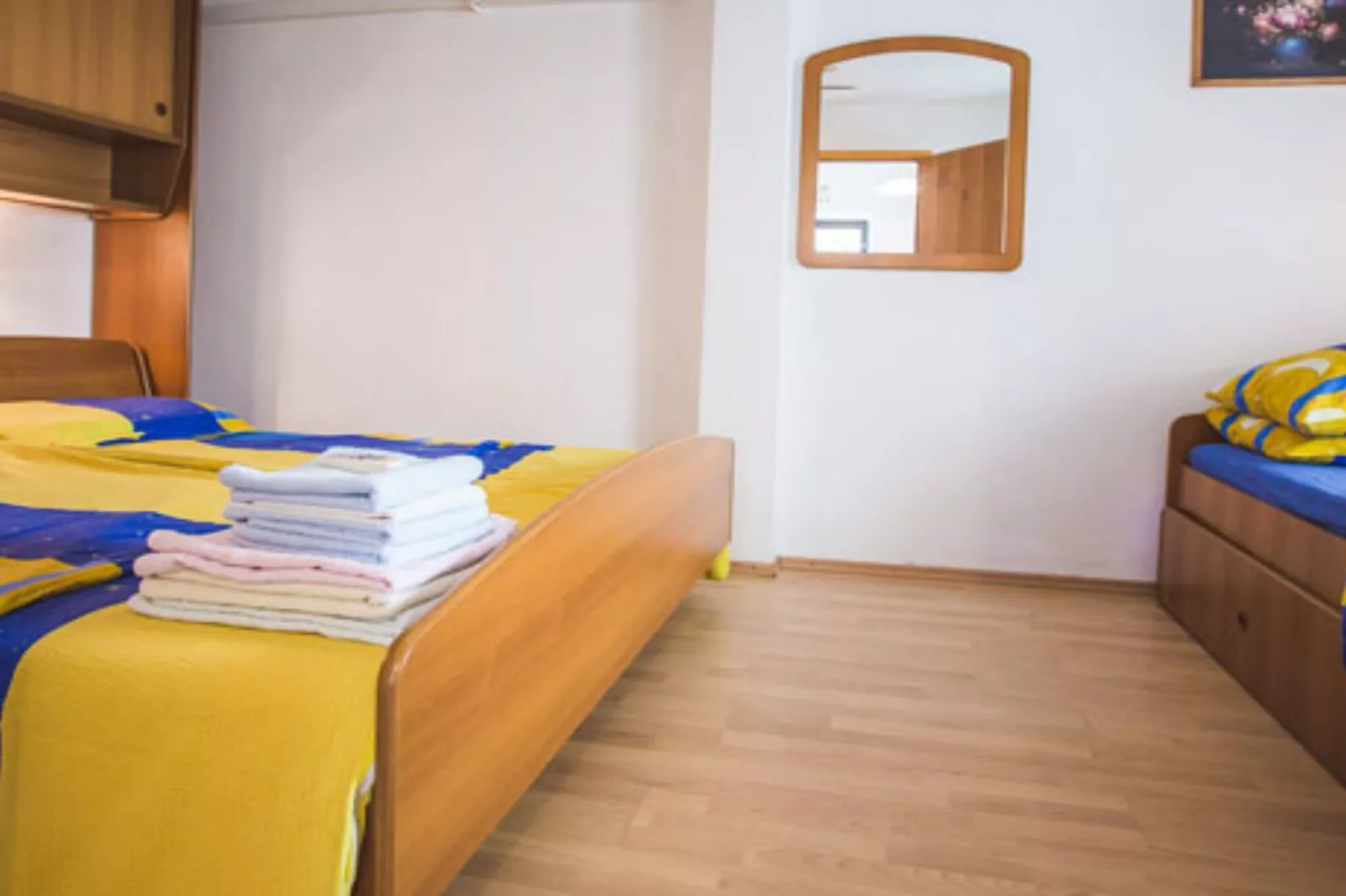 Apartments Jug - Studio Apartment with Private Garden