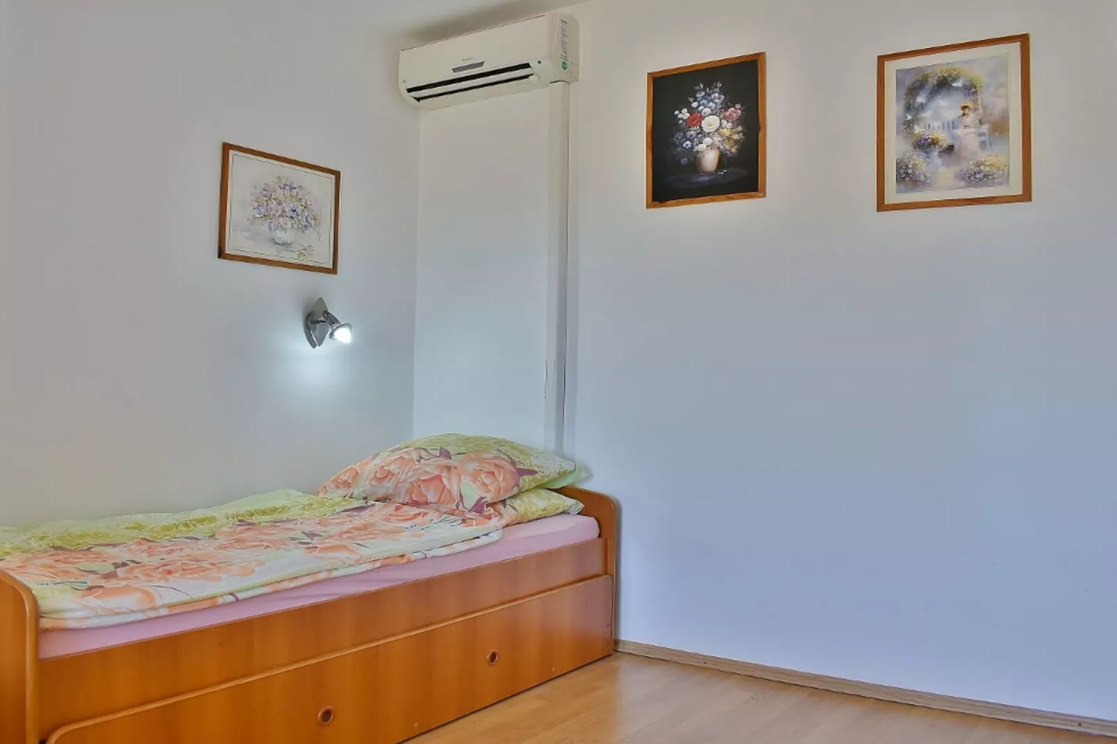 Apartments Jug - Comfort Studio Apartment with Balcony