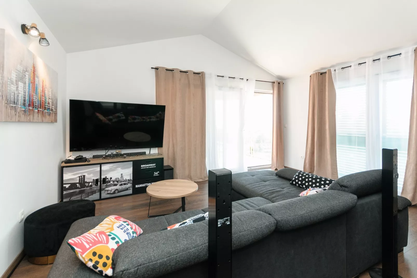 Luxury Villa with Heated Pool, Terrace, and Outdoor Amenities for Relaxation - Five Bedroom Villa