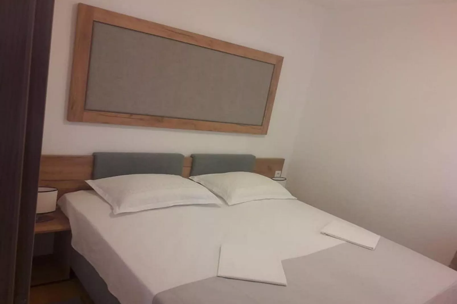 Mastrinka Bright Apartment with Free Parking and Modern Amenities - Two Bedroom Apartment