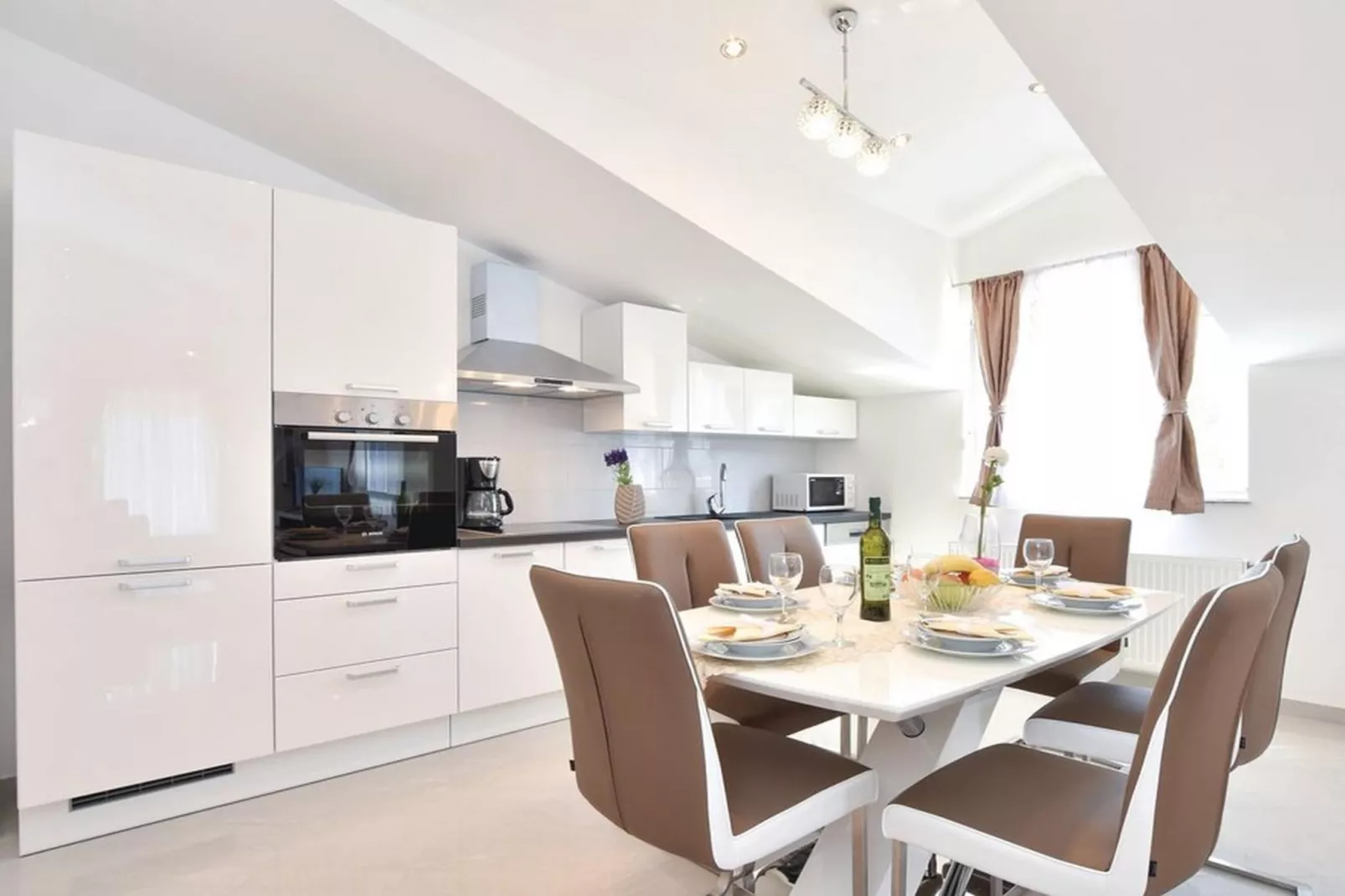Serene Villa with Pool, BBQ, and Authentic Tavern Surrounded by Nature - Five Bedroom Holiday Home