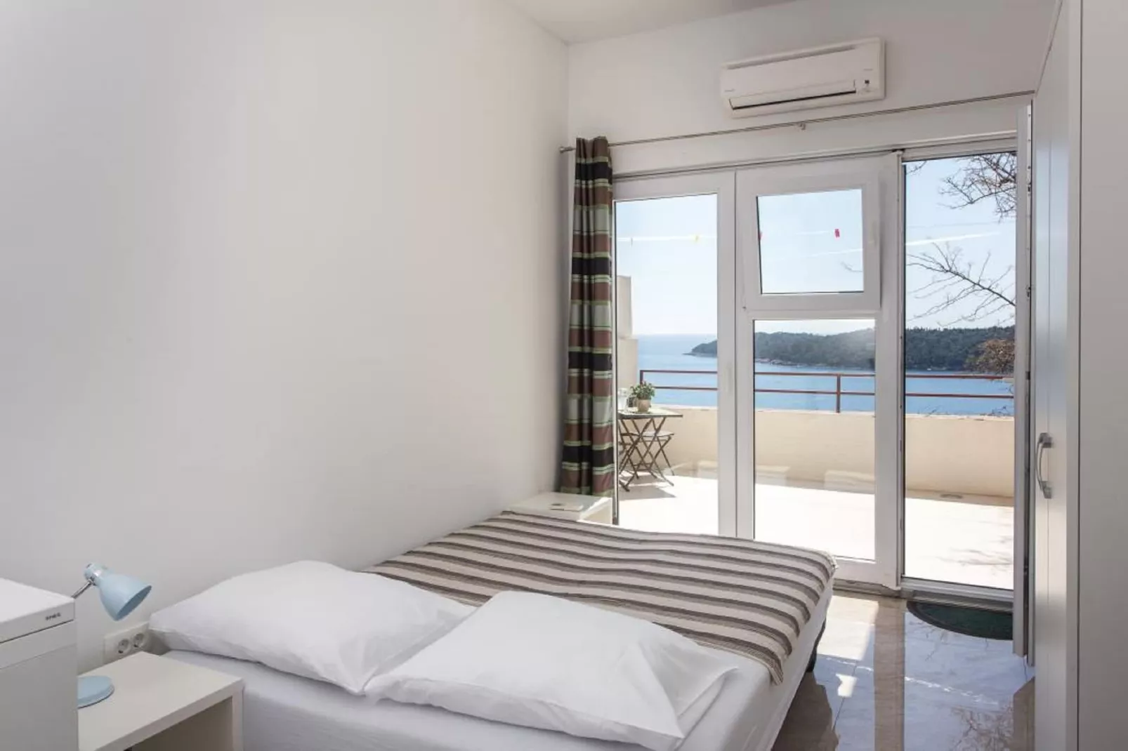 Studio Ari - Superior Studio Apartment with Terrace and Sea View (First Floor)