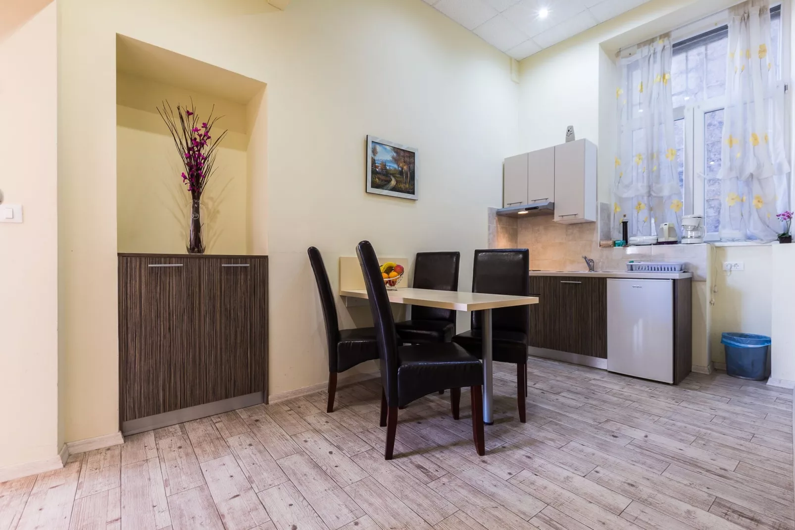 Charming and Historic Old Town Apartments - One Bedroom Apartment