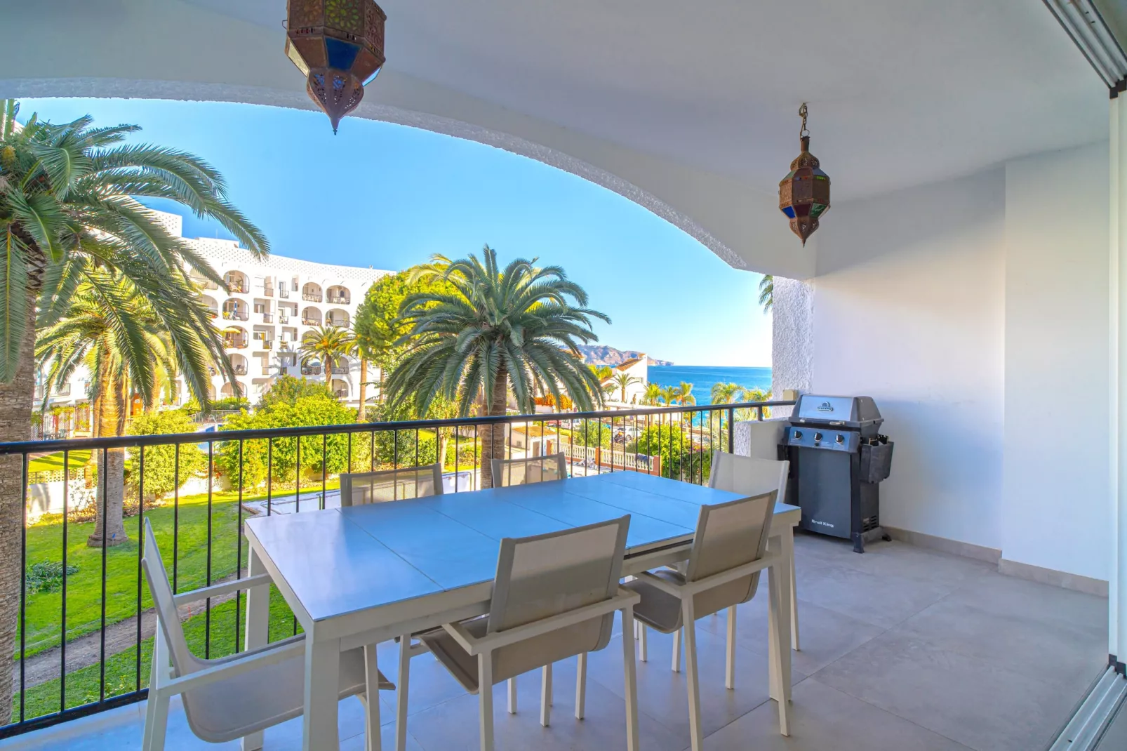 Carabeo 20 Apartment by Casasol