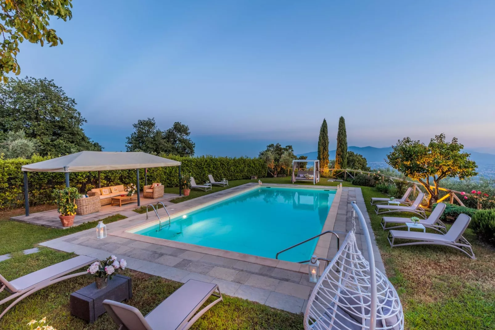 Tuscan Fizz Villa, a Vineyards Retreat