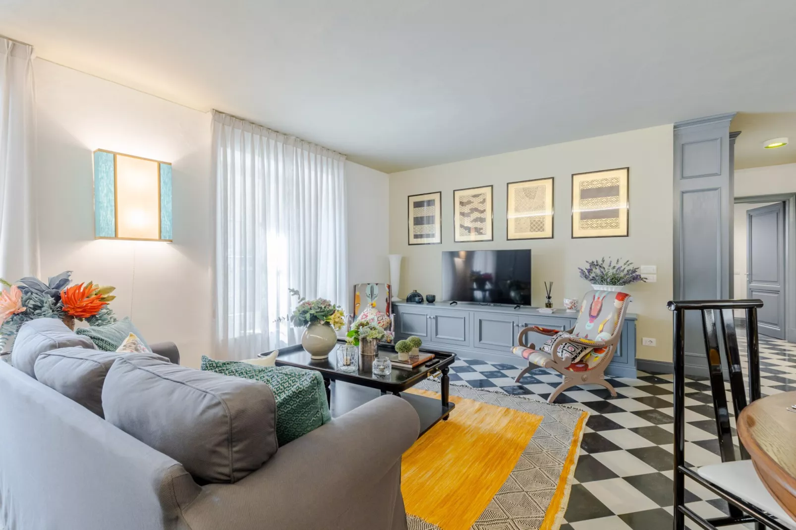 Gimber Tales, a First Floor Apartment