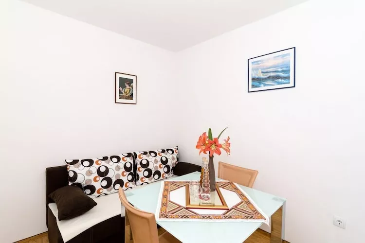 Apartment Dea - One-Bedroom Apartment with Terrace
