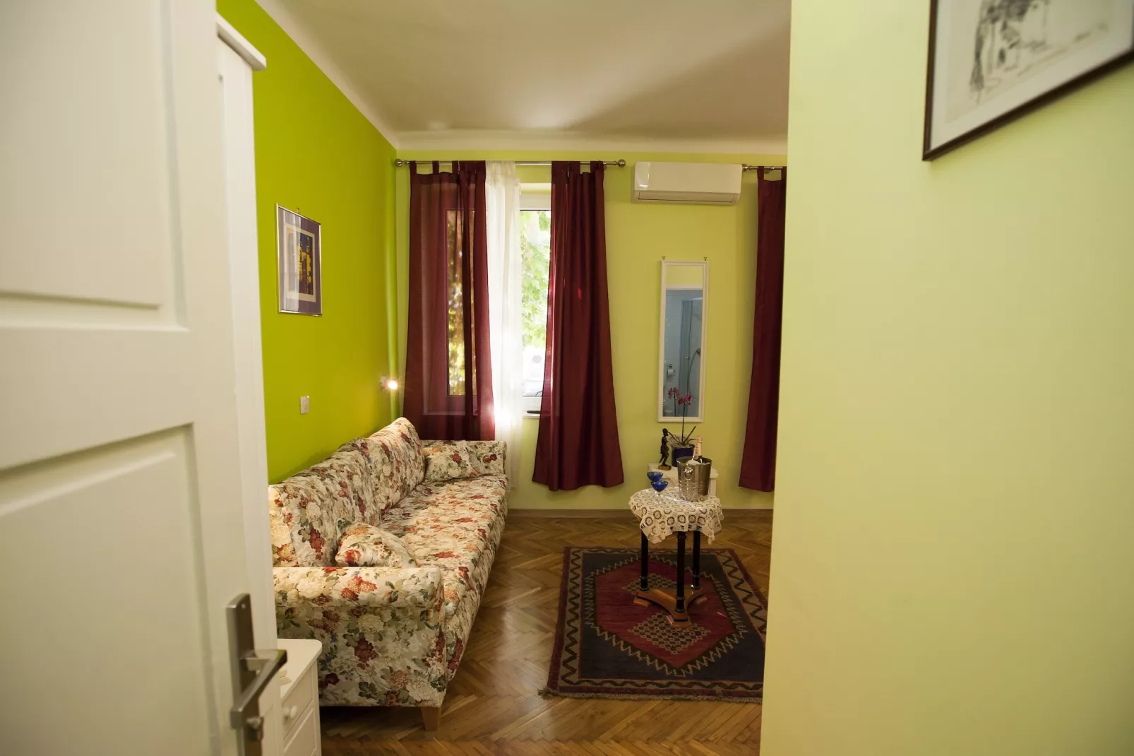 Zen Apartment - One Bedroom Apartment