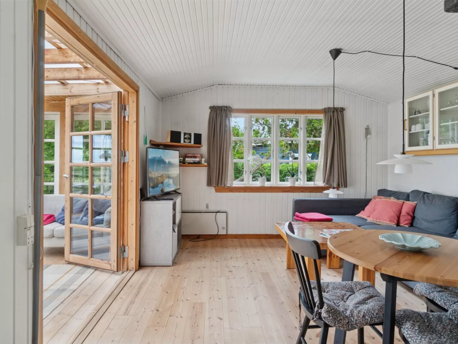 "Catalin" - 50m from the sea-Inside
