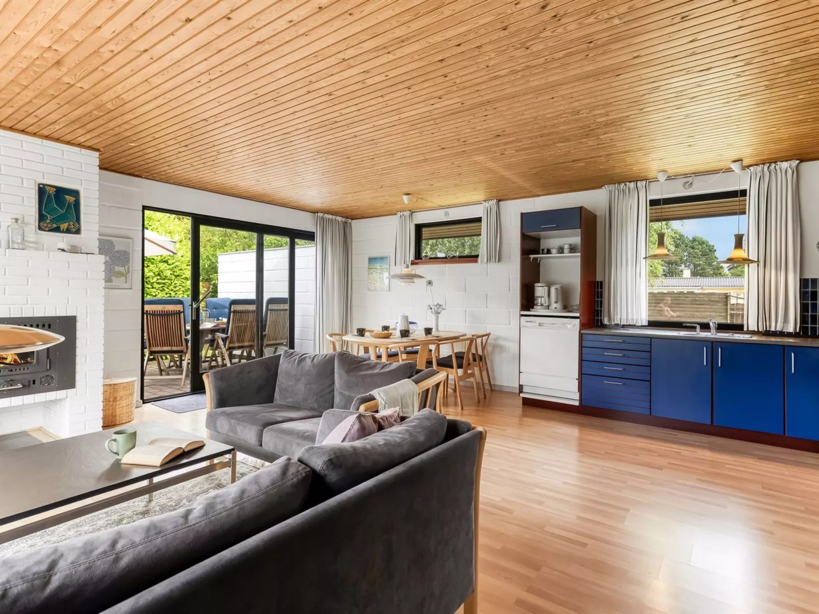 "Ognen" - 800m from the sea-Inside