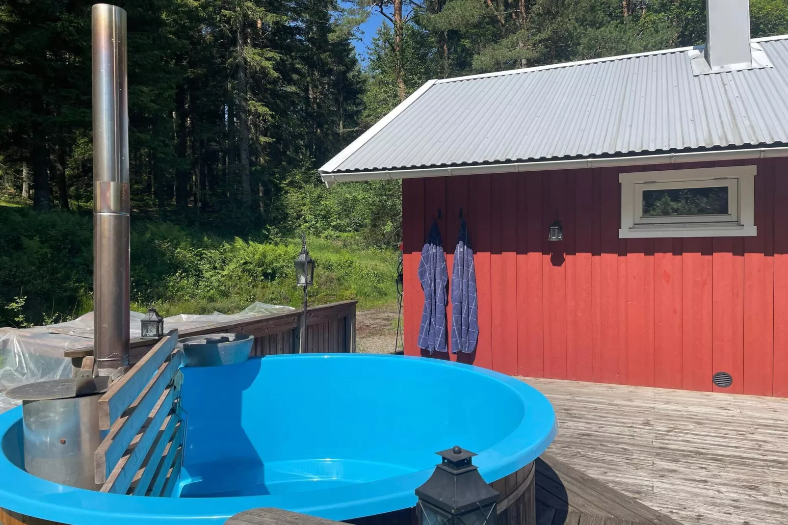 Abgeschiedener Aufenthalt im Wald mit Nebengebäude