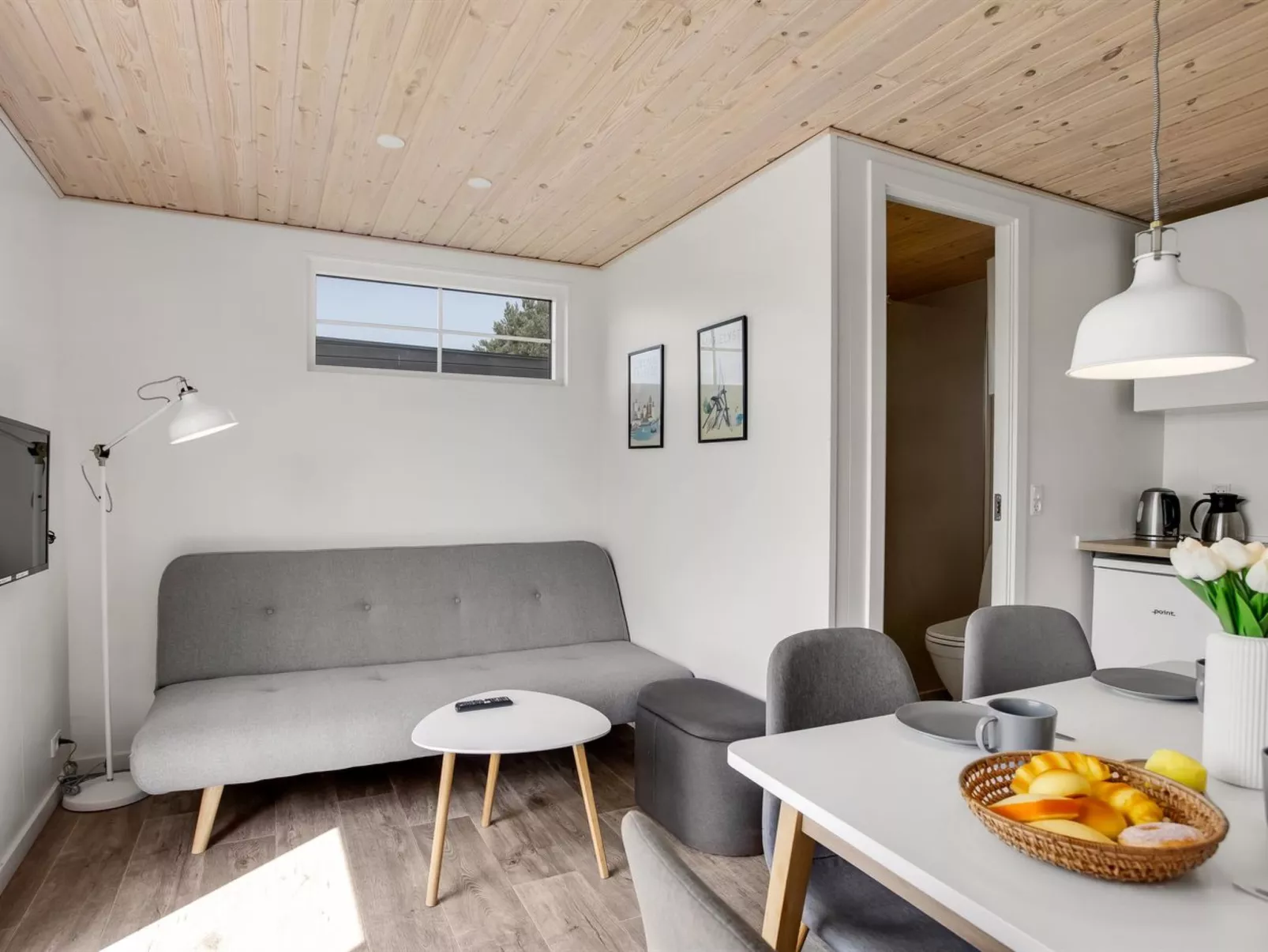 "Fay" - 900m from the sea-Drinnen