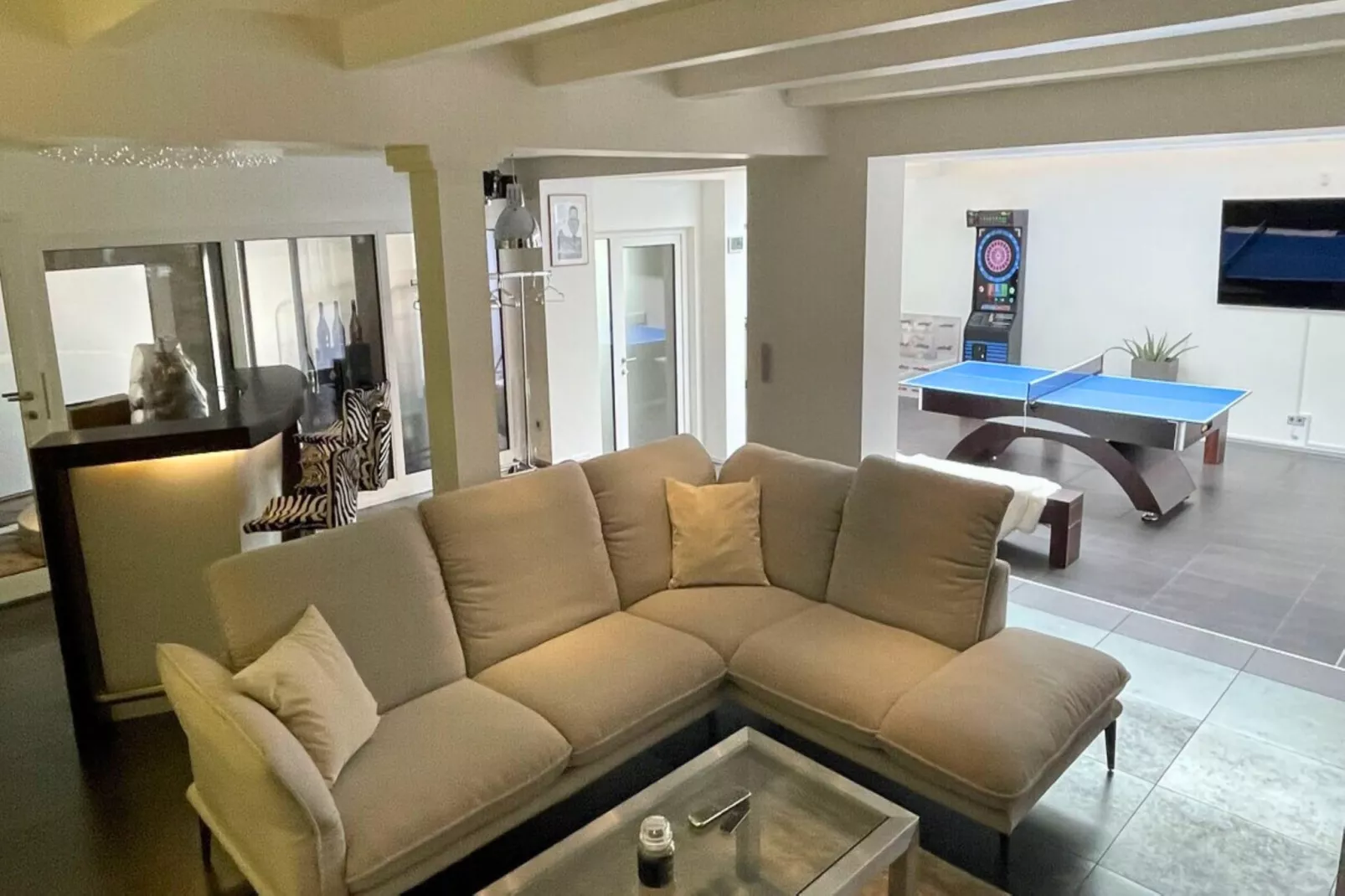 Große Fewo mit Freizeitraum in Kastellaun-Living room