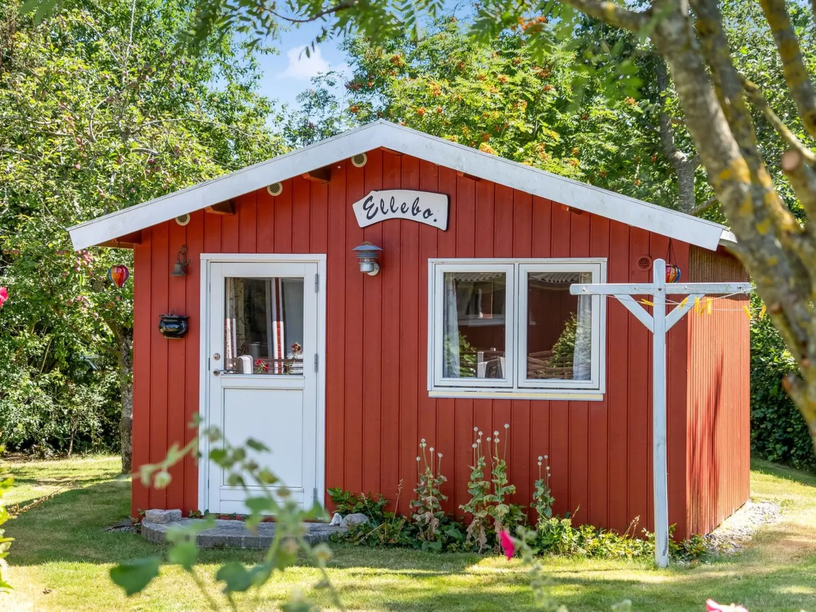 "Sallie" - 500m to the fjord-Drinnen