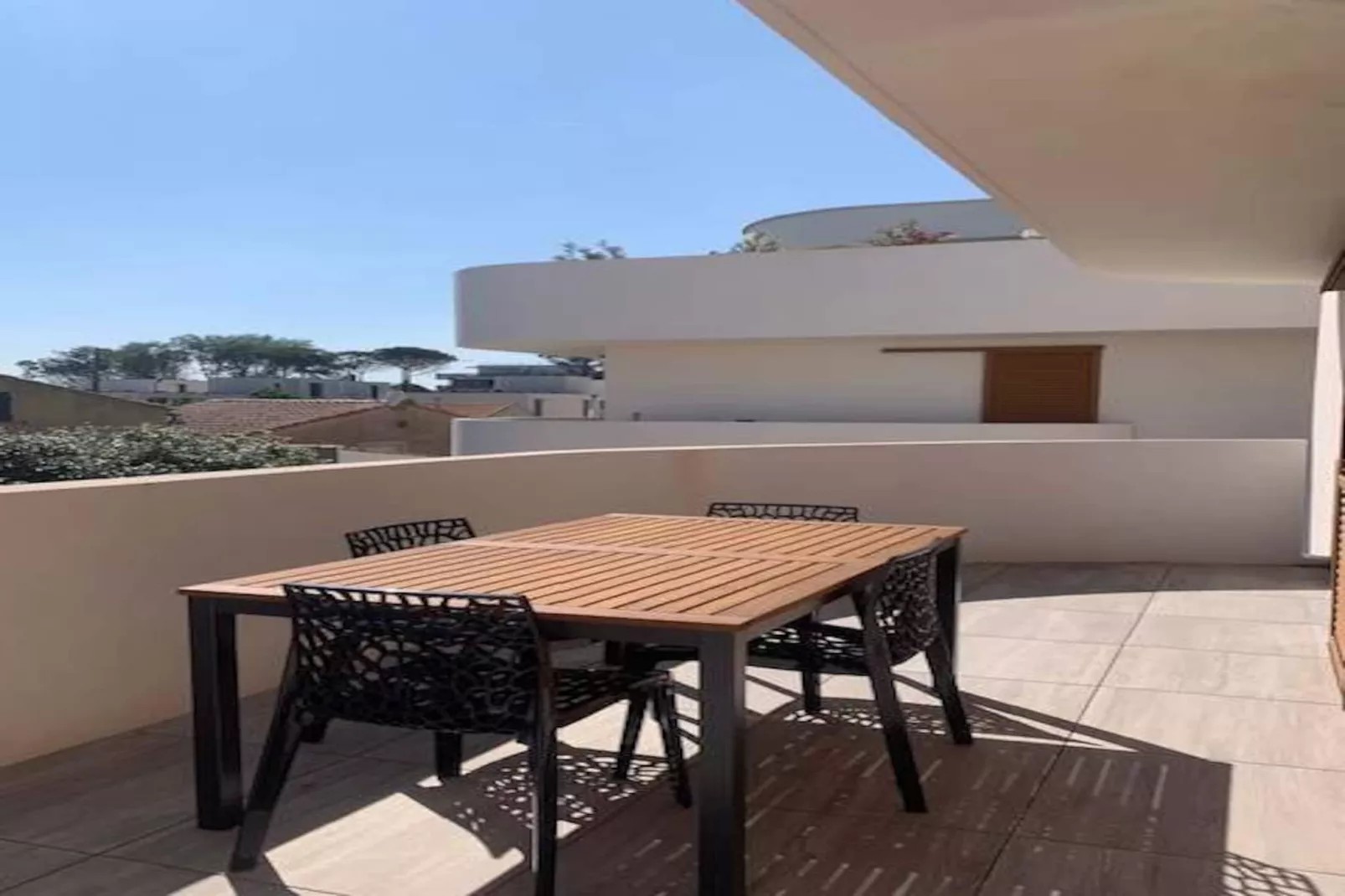 218 GONZALEZ