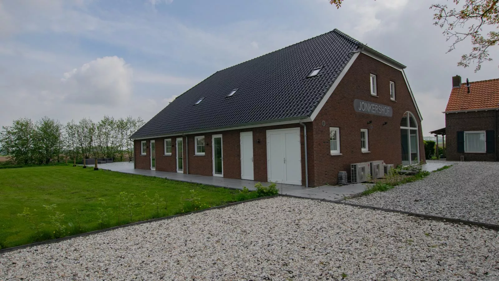 Jonkershof-Exterior summer