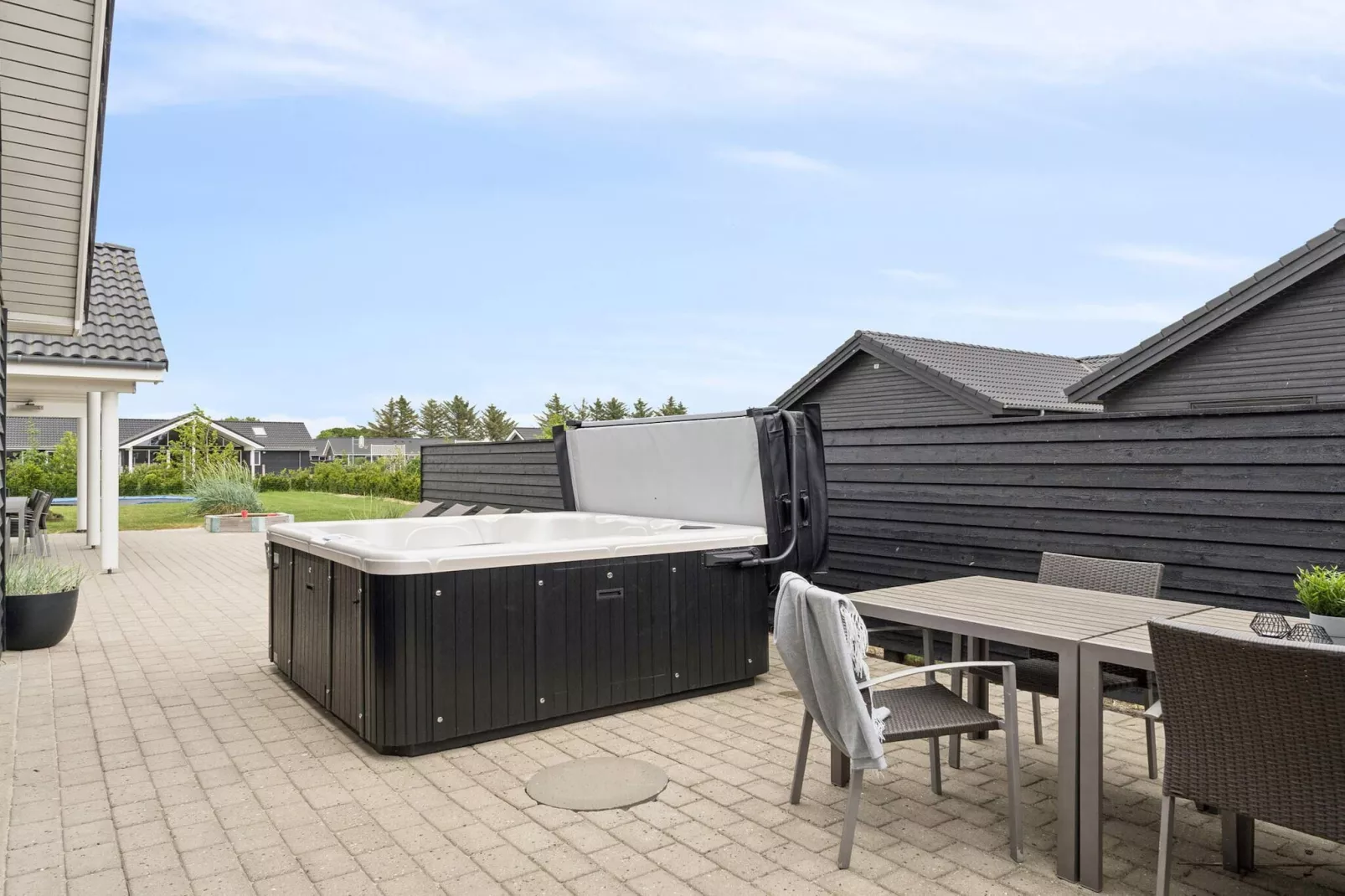 Luxury Retreat with Pool - By Traum Ferienwohnungen-Outdoor