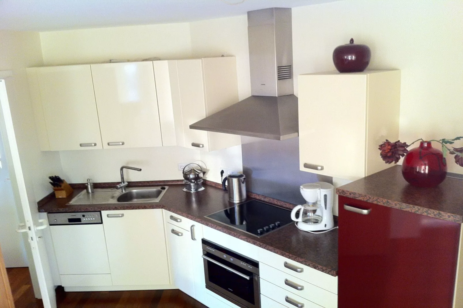 Charmante Inselwohnung/ 2 Balkone-Kitchen