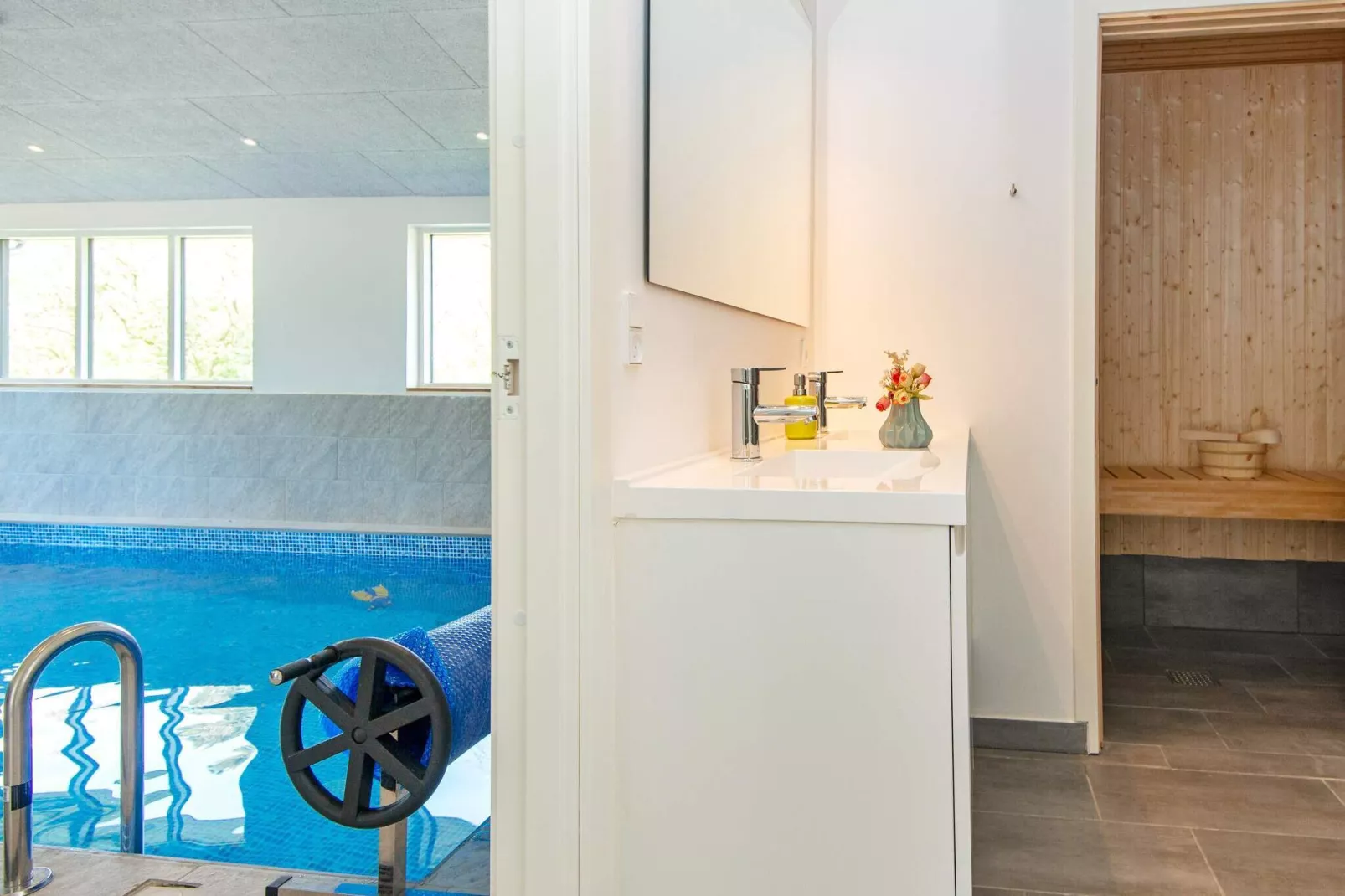 Luxury Retreat with Pool - By Traum Ferienwohnungen-Indoor