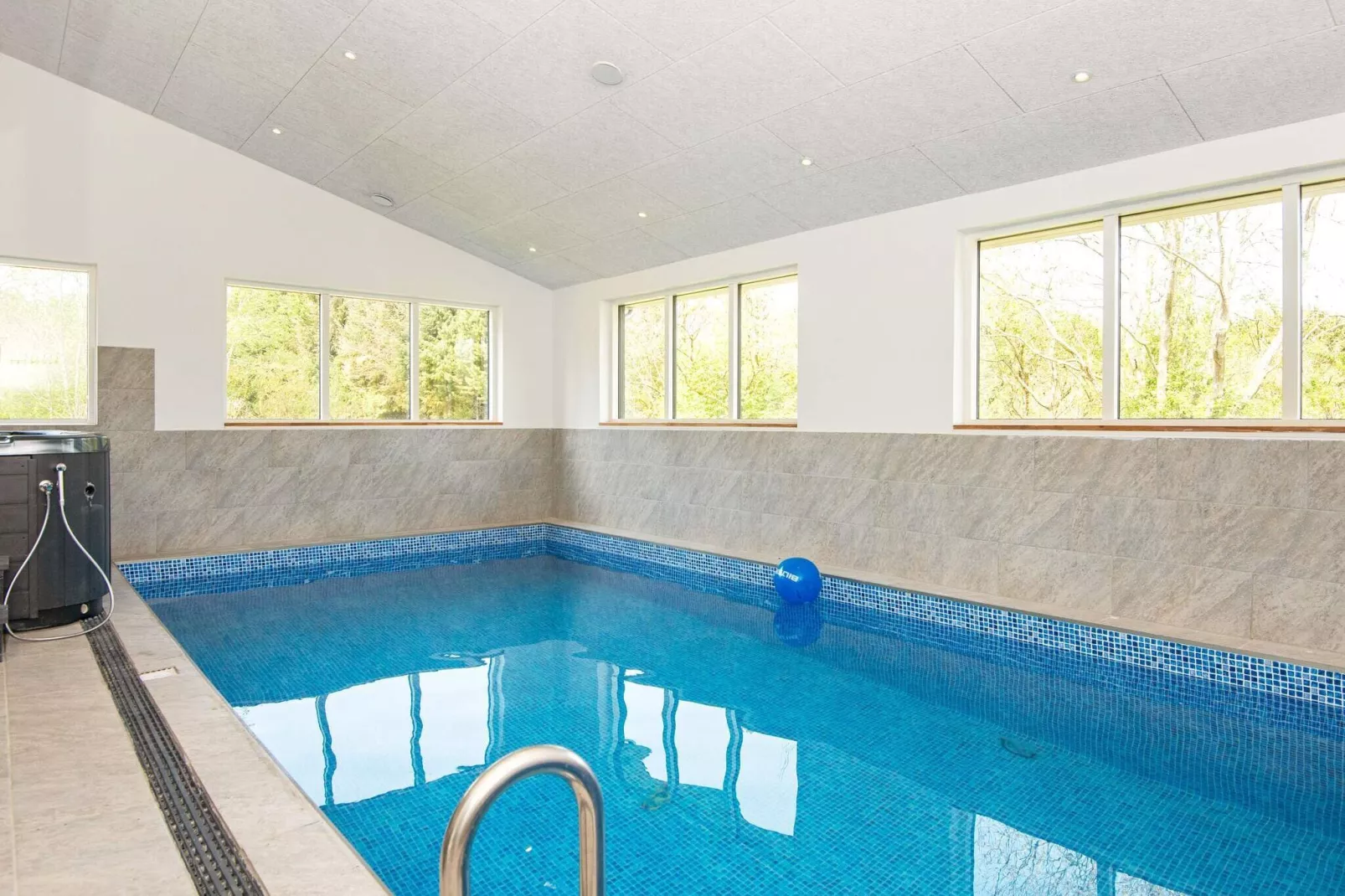 Luxury Retreat with Pool - By Traum Ferienwohnungen-Indoor