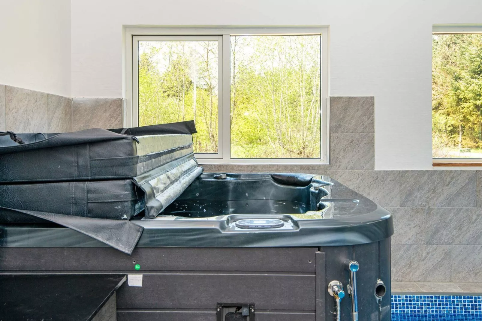Luxury Retreat with Pool - By Traum Ferienwohnungen-Indoor