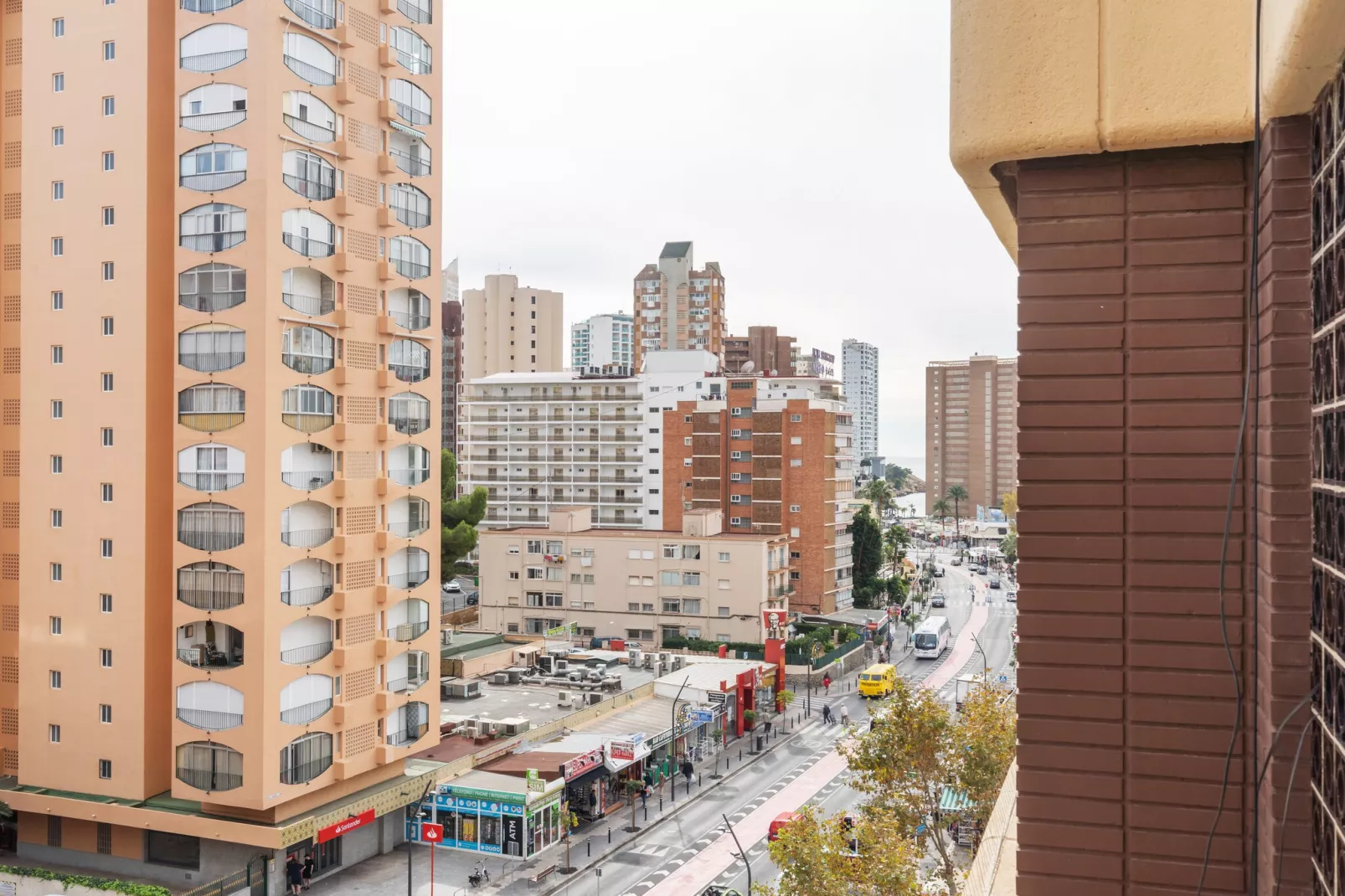 Benidorm-Areas within 1km in summer
