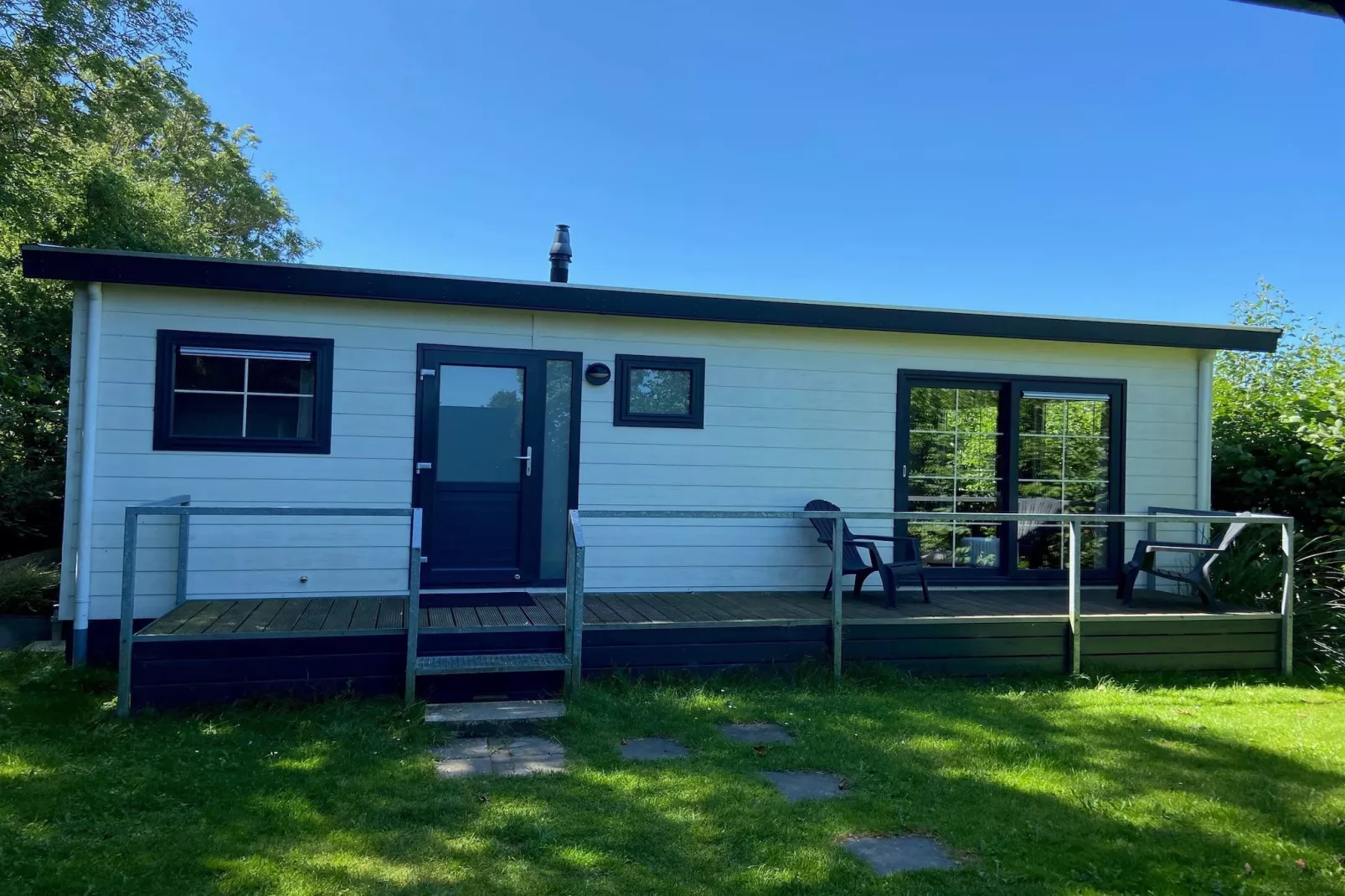 Recreatiepark Wiringherlant - Wiringher Chalet 94-Exterior in summer