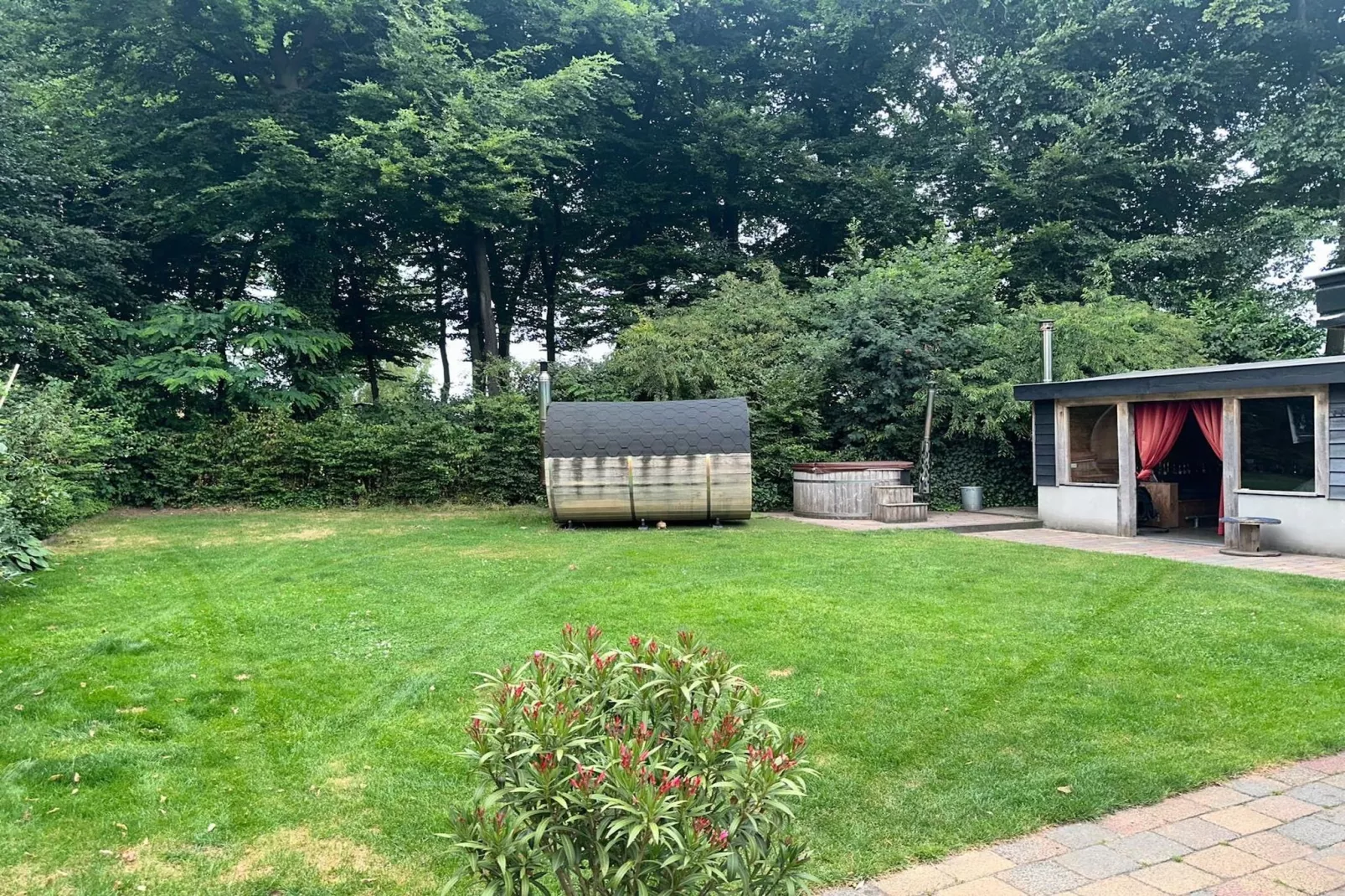 't Voortsche Boshuys-Außenbereich Sommer